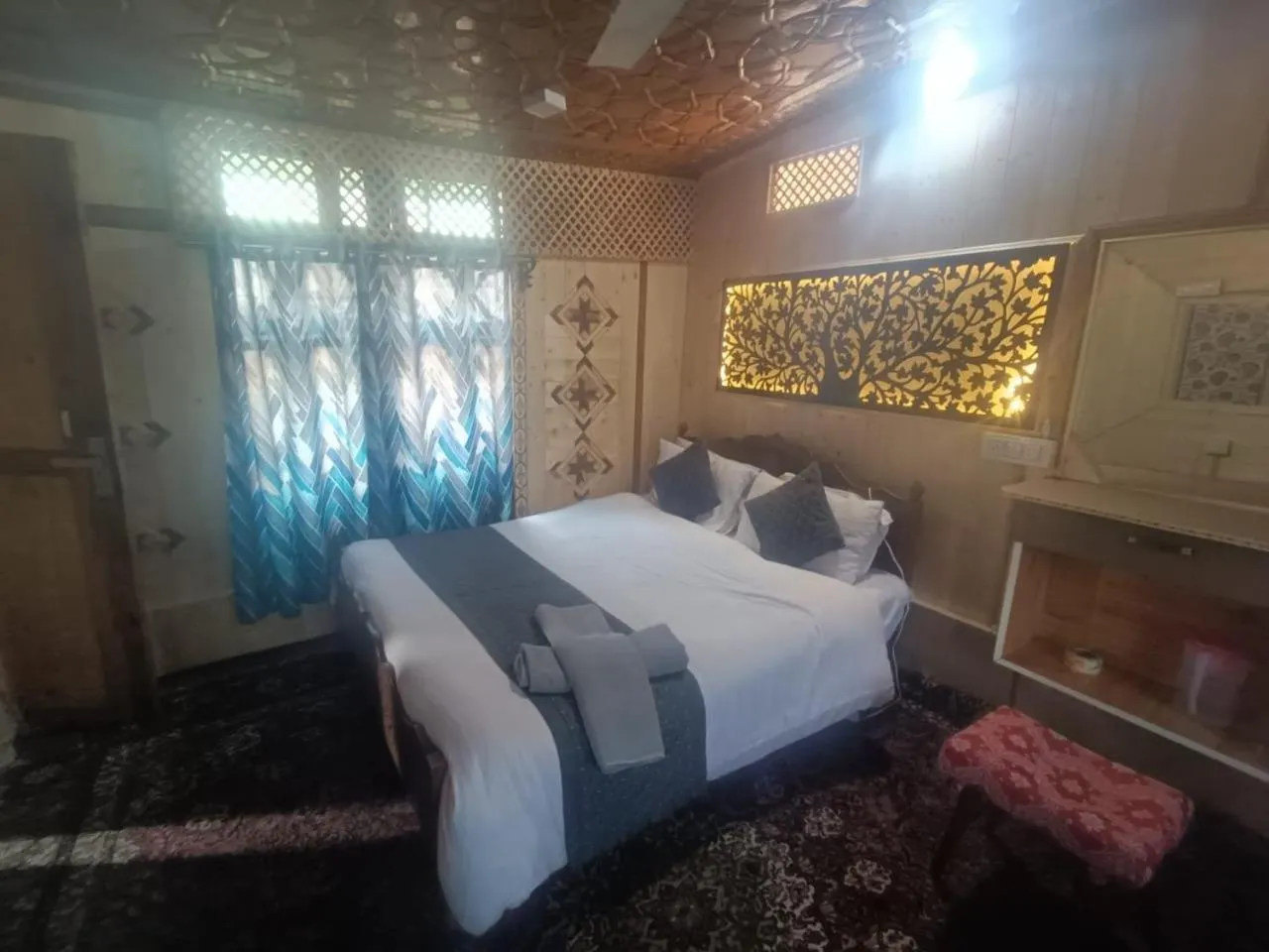 Bed in Shamus Maqbool Group Of Houseboat