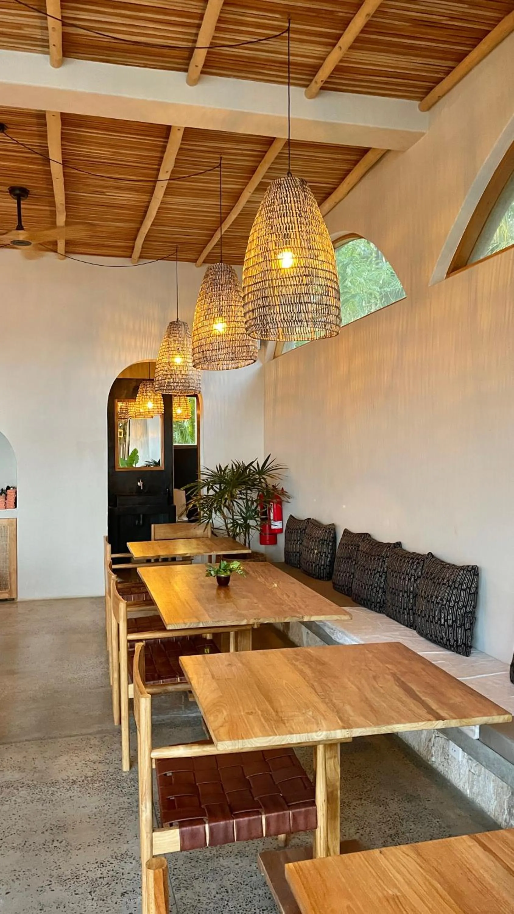 Restaurant/places to eat in La Playa Beach Club