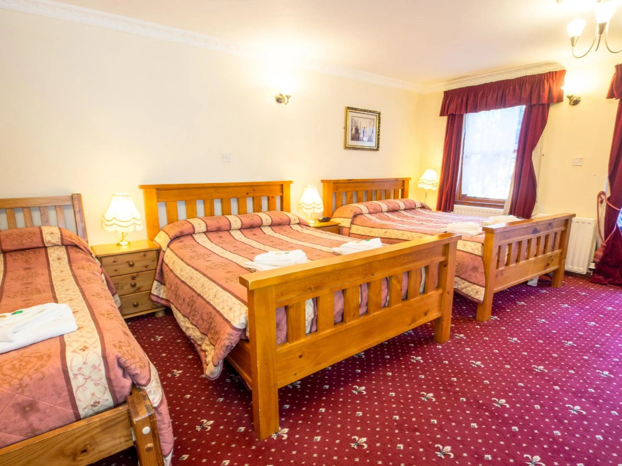 Bedroom, Bed in Corstorphine Lodge Hotel