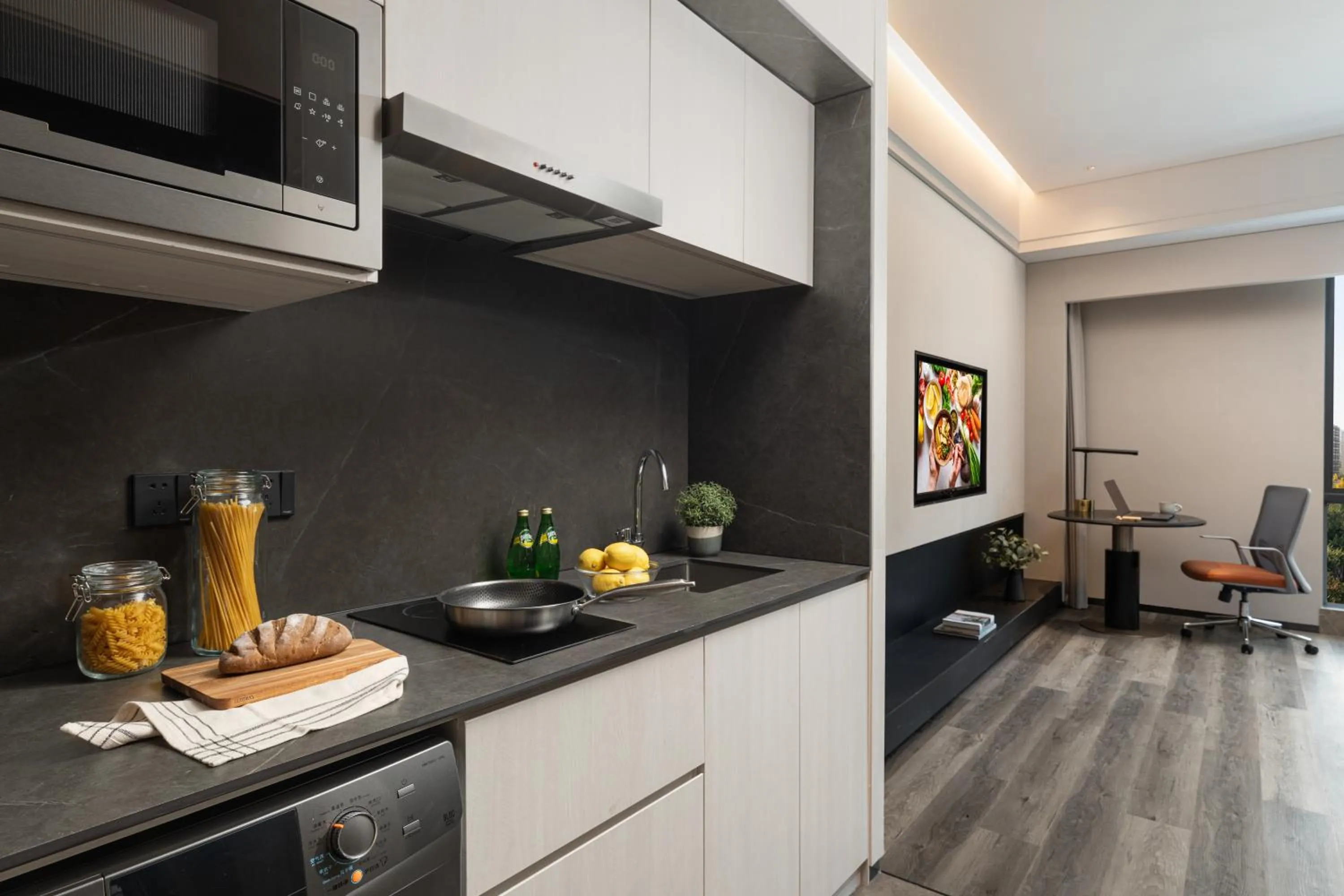 Kitchen or kitchenette in Somerset Chayuan Chongqing