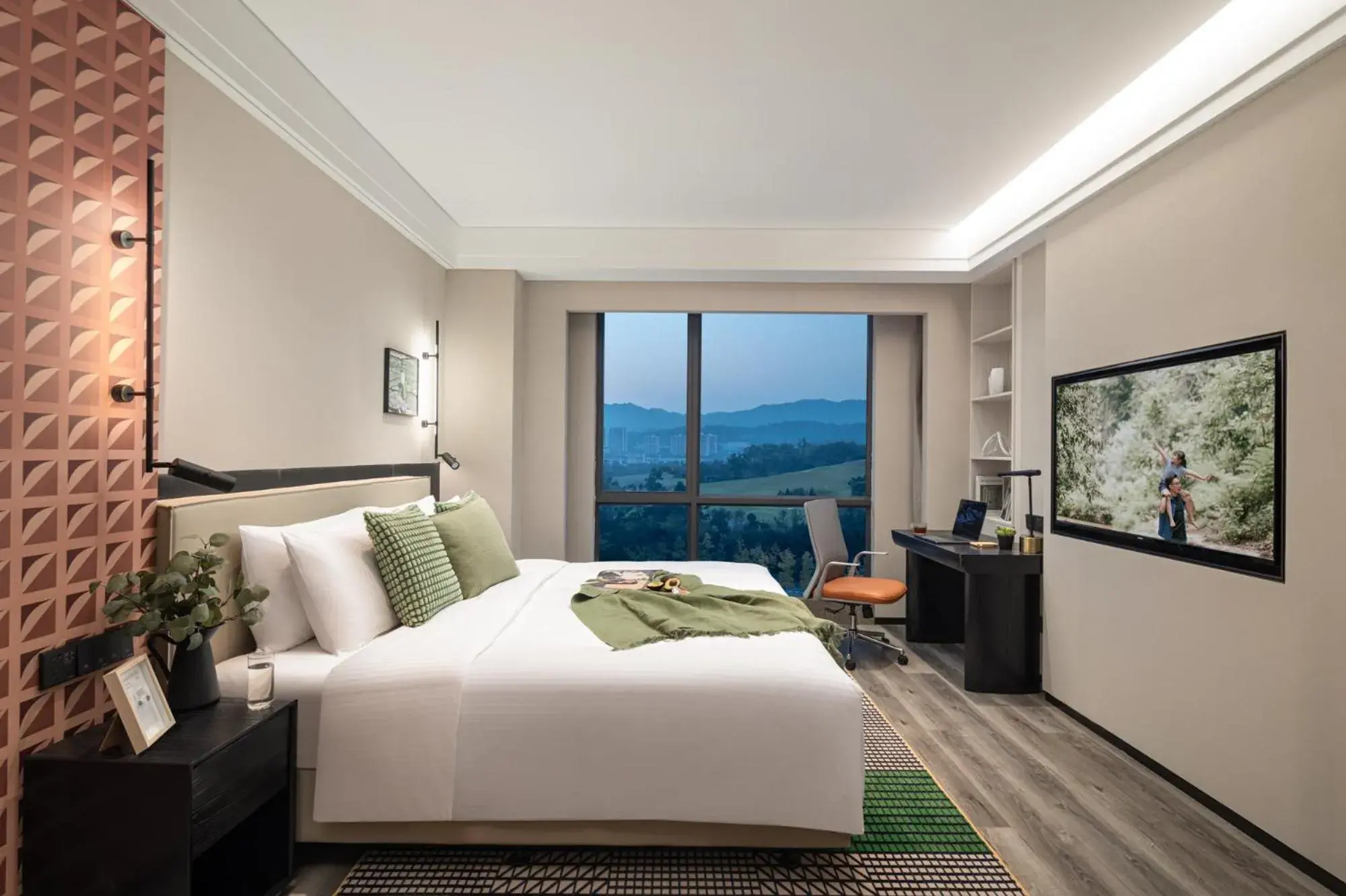 TV and multimedia, Bed in Somerset Chayuan Chongqing TV and multimedia, Bed in Somerset Chayuan Chongqing