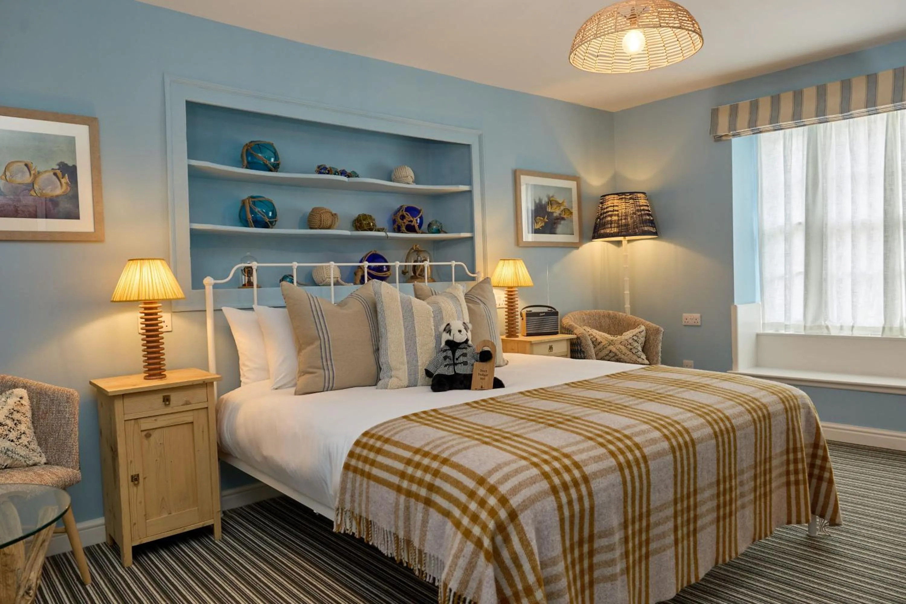 Bedroom, Bed in Dolphin Hotel