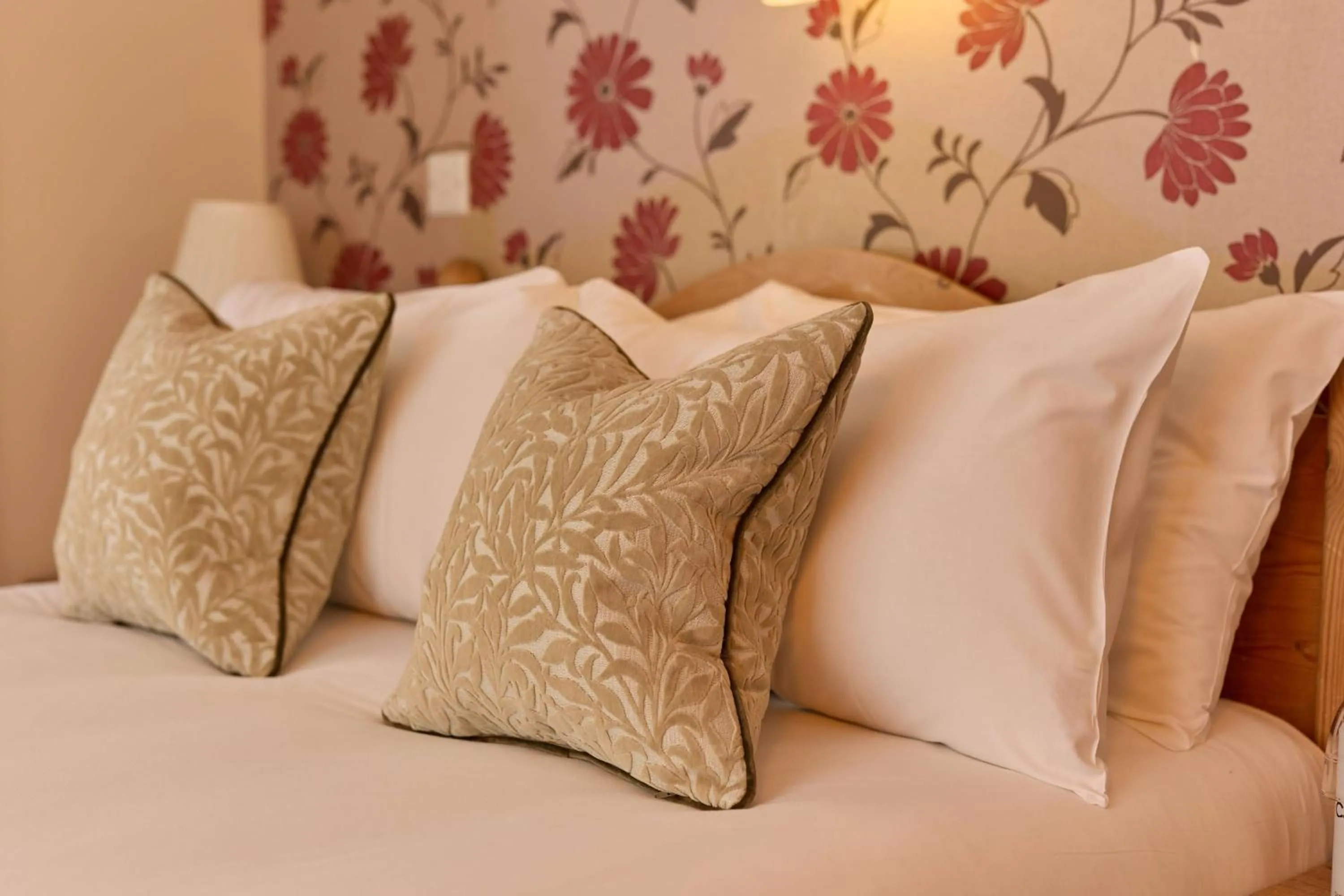 Bedroom, Bed in Dolphin Hotel