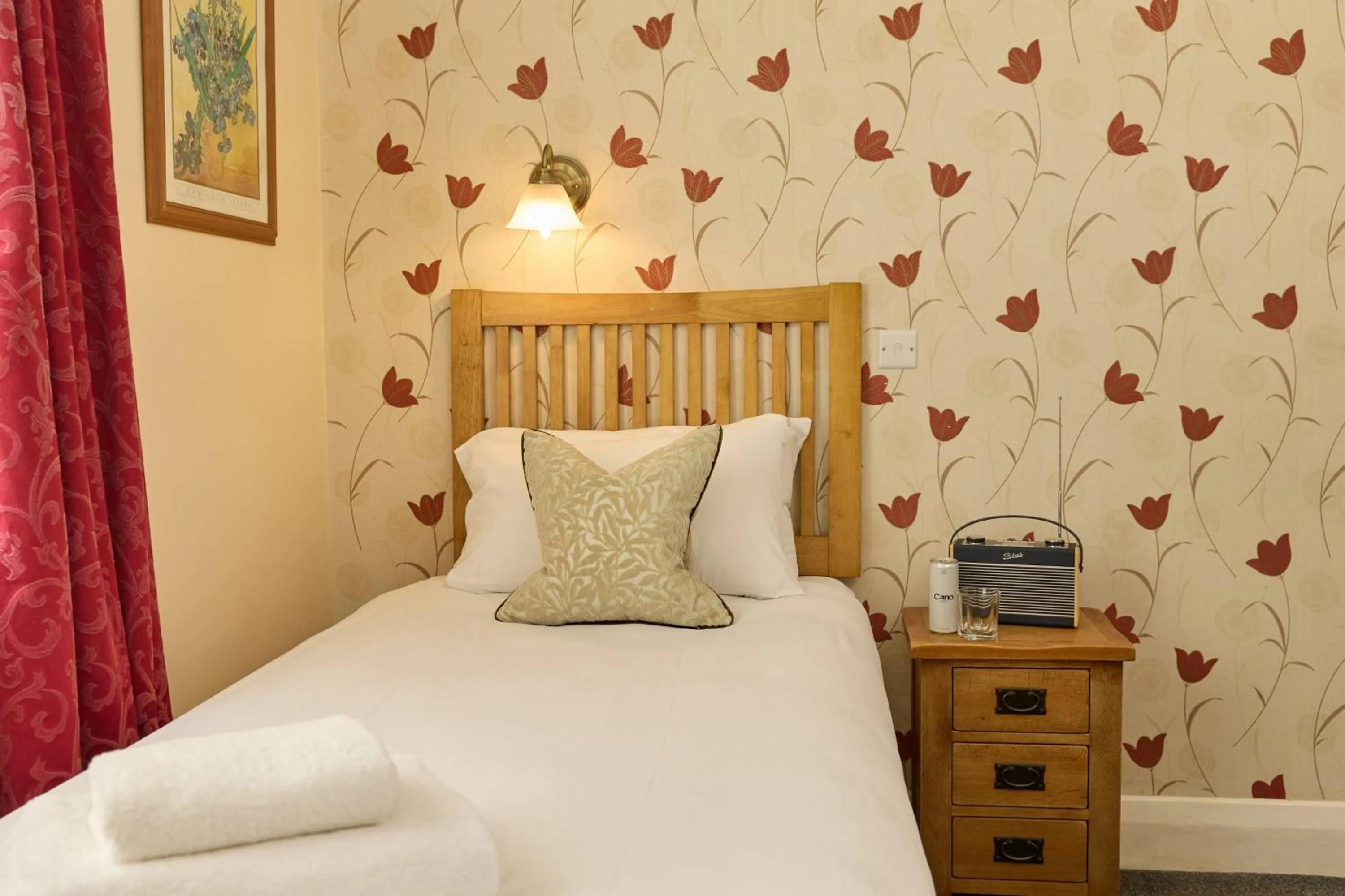 Bedroom, Bed in Dolphin Hotel