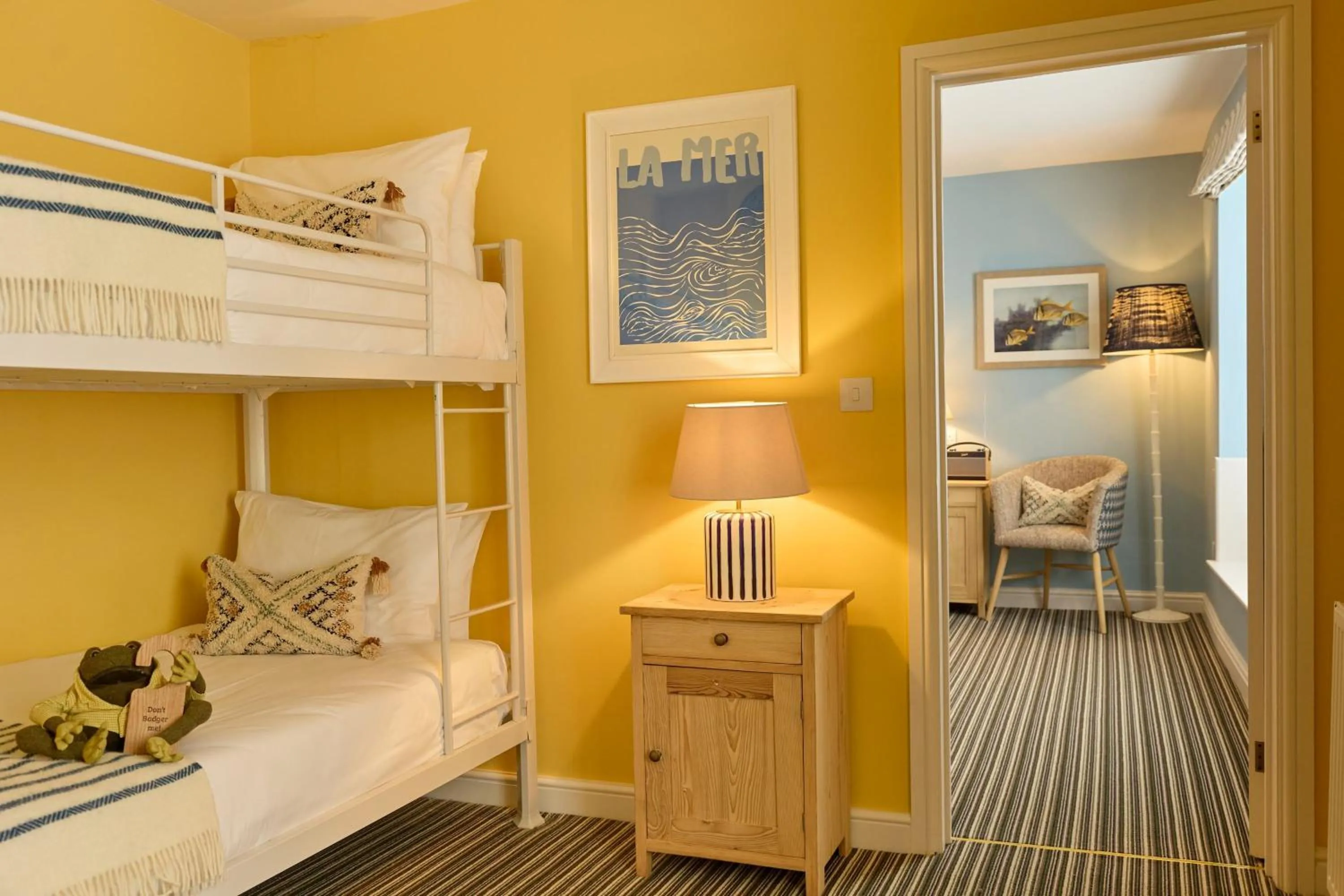 Bedroom, Bed in Dolphin Hotel