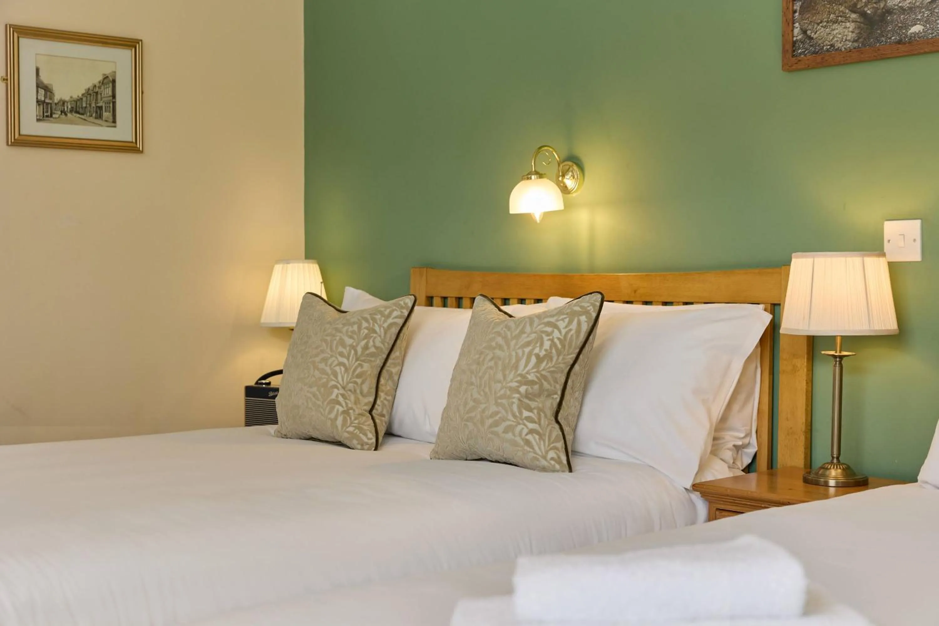 Bedroom, Bed in Dolphin Hotel