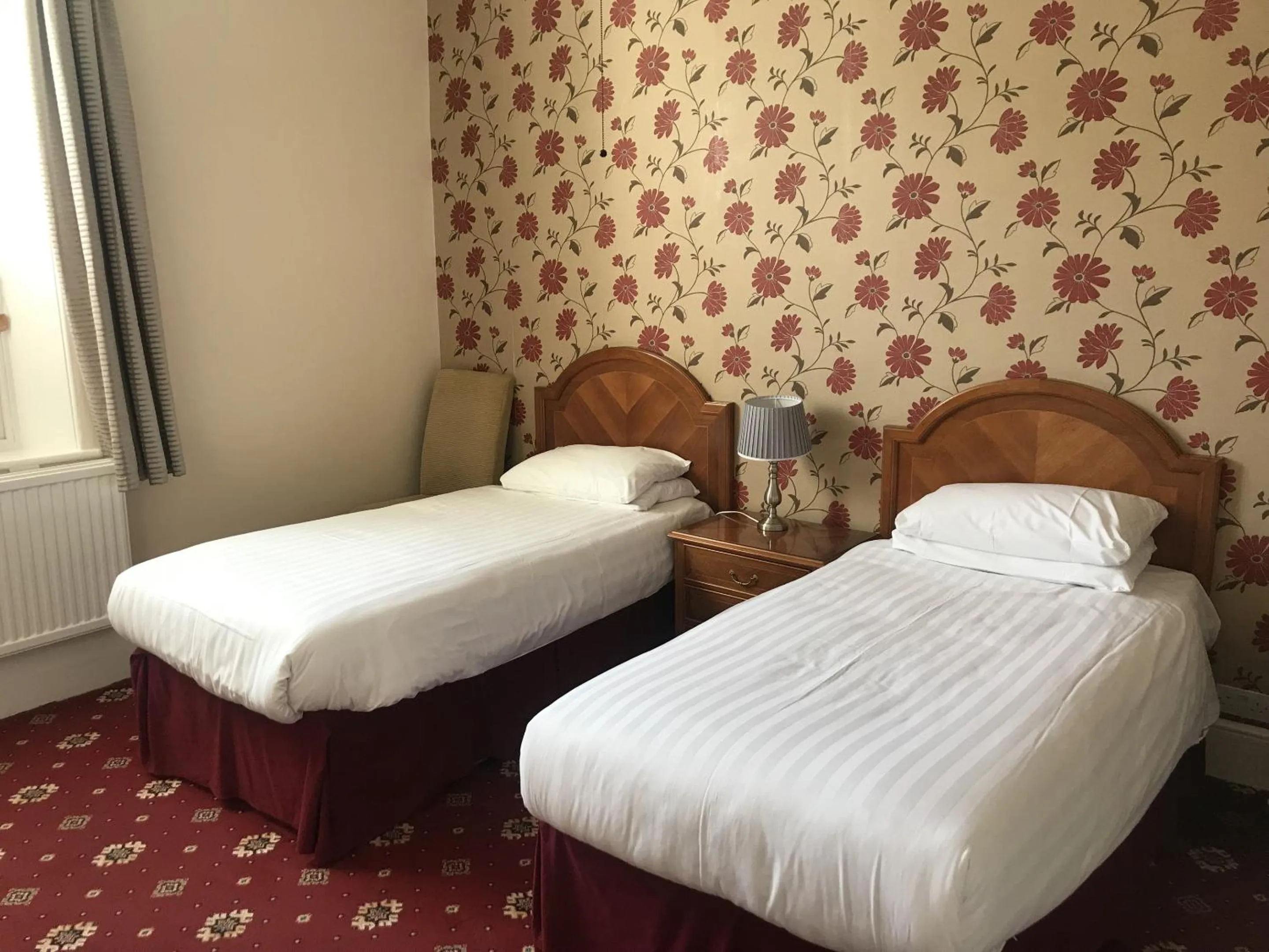 Bedroom, Bed in Dolphin Hotel