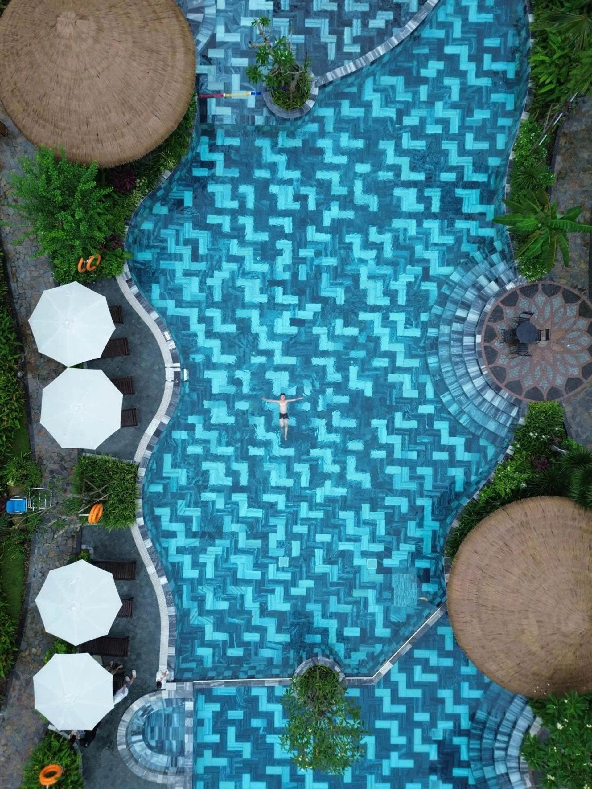 Swimming pool in Mandala Retreats Kim Bôi