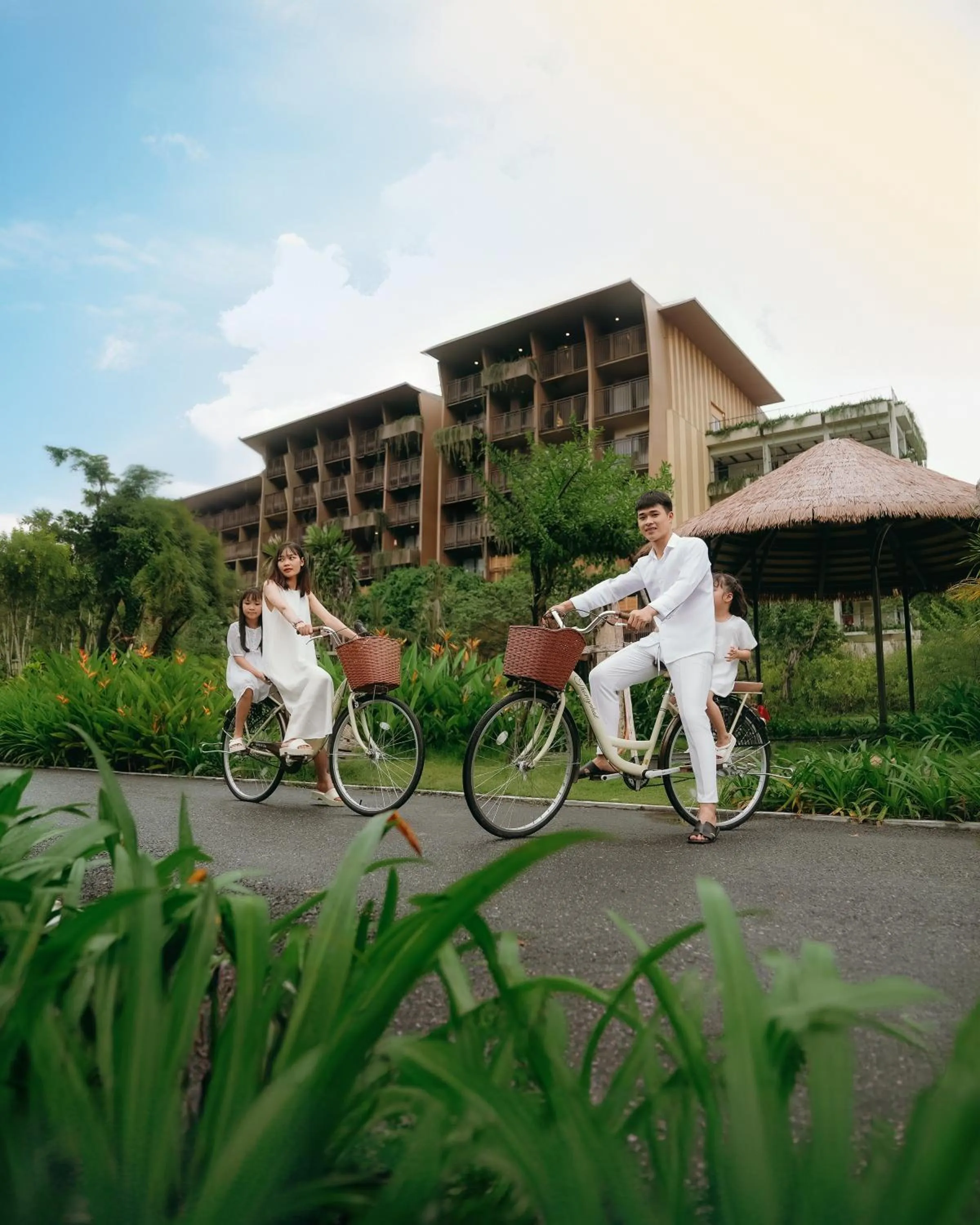 Cycling in Mandala Retreats Kim Bôi