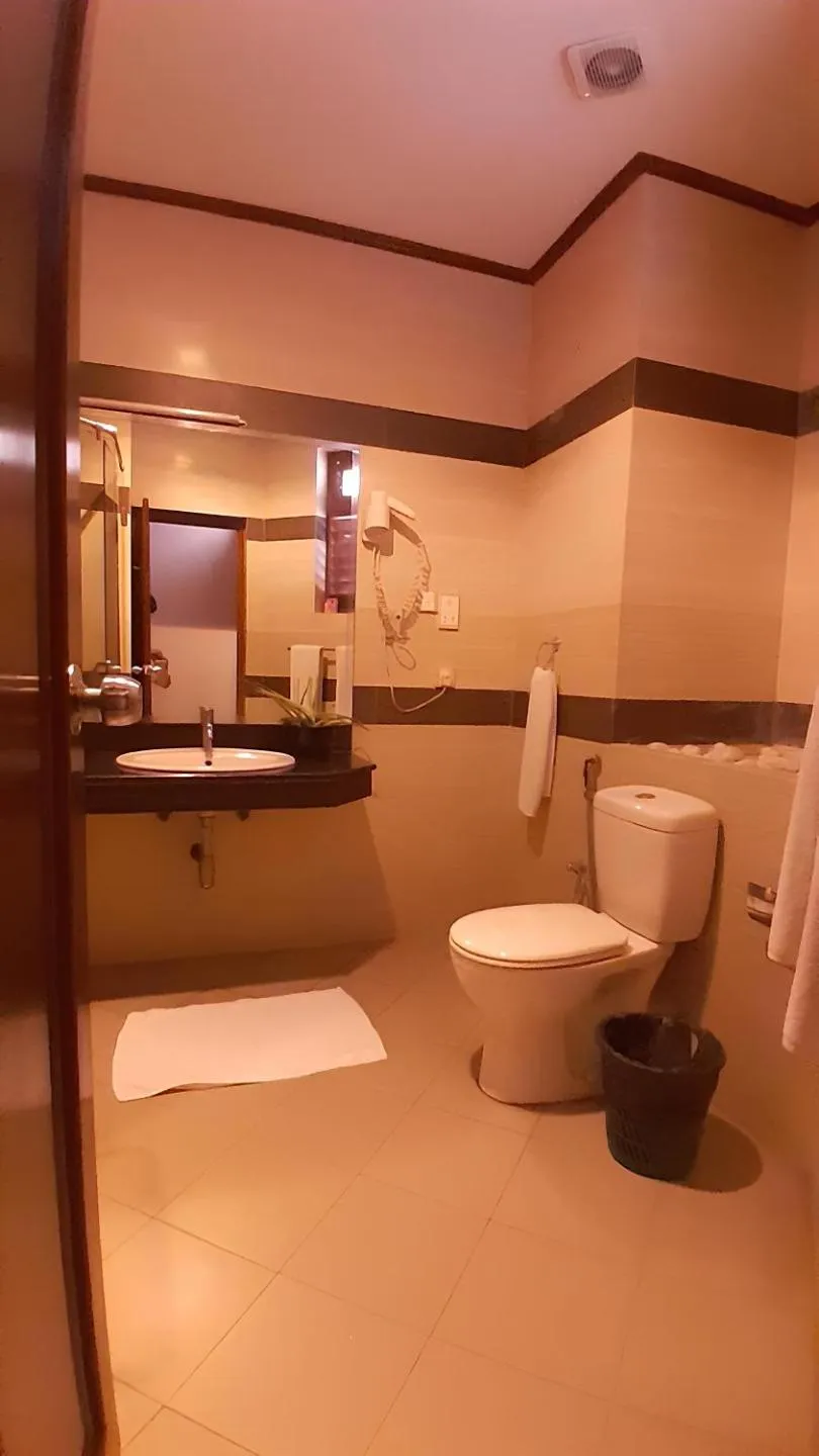 Toilet in Laya Beach