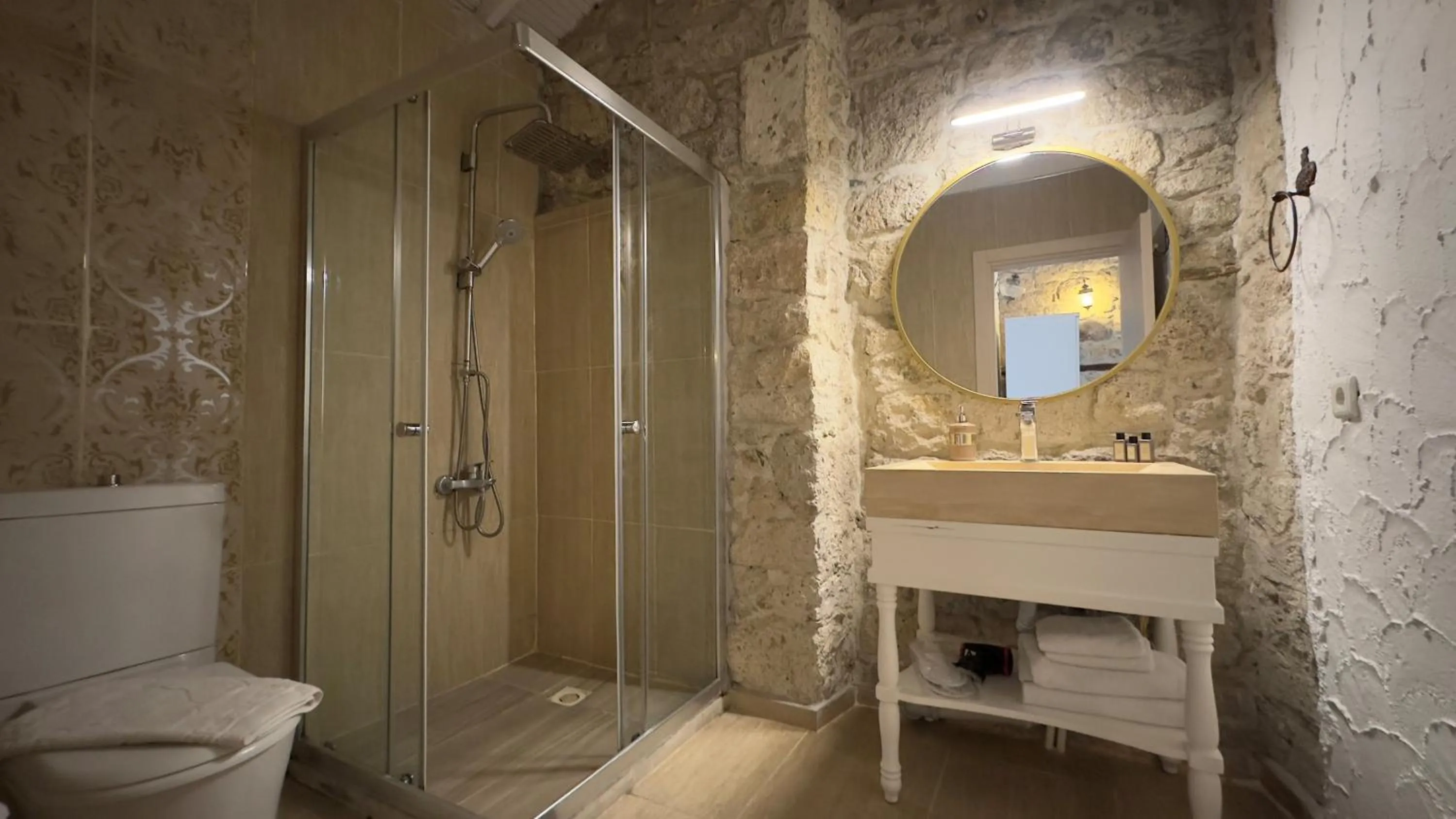 Bathroom in Aliko Hotel