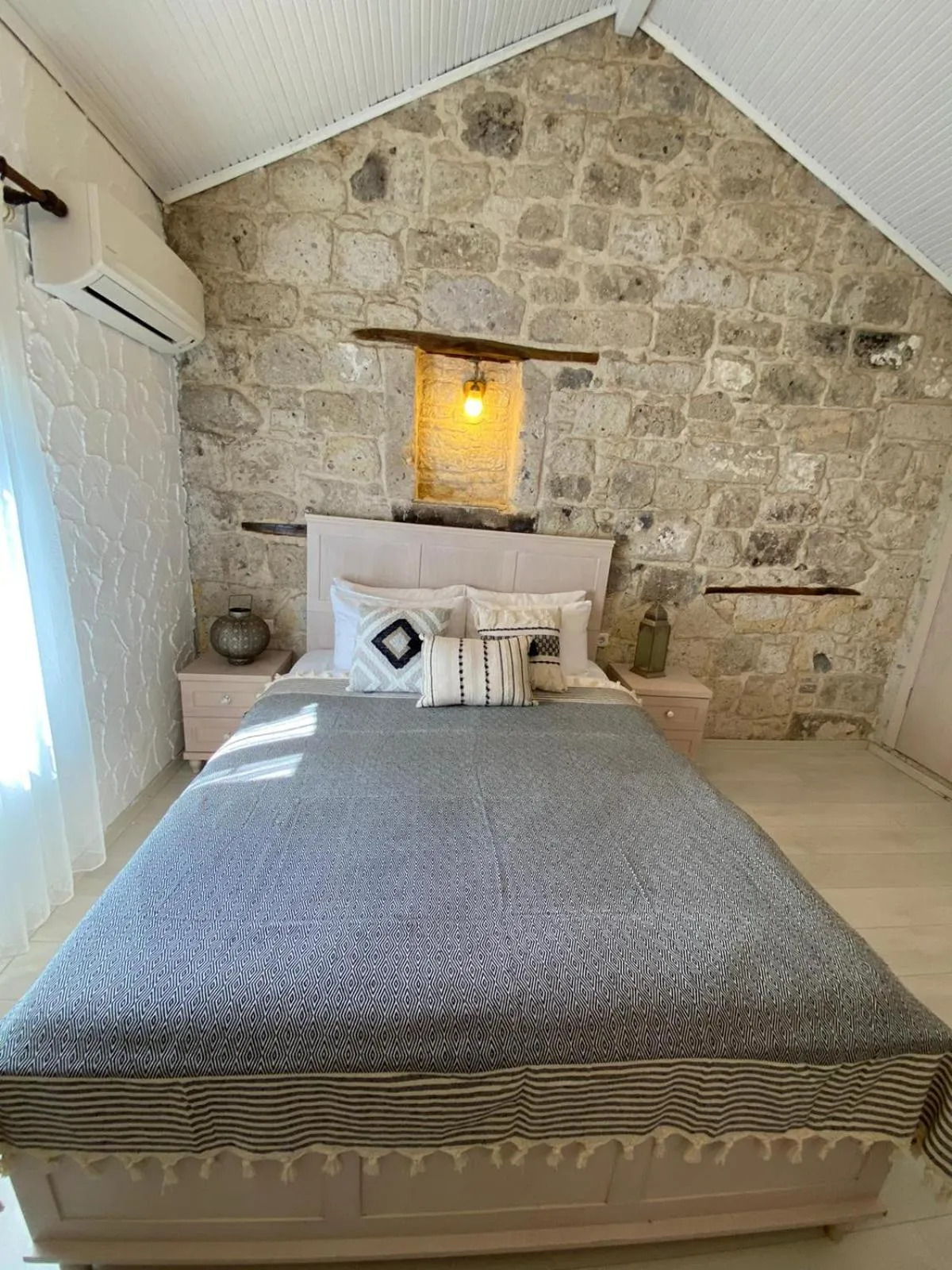 Photo of the whole room in Aliko Hotel