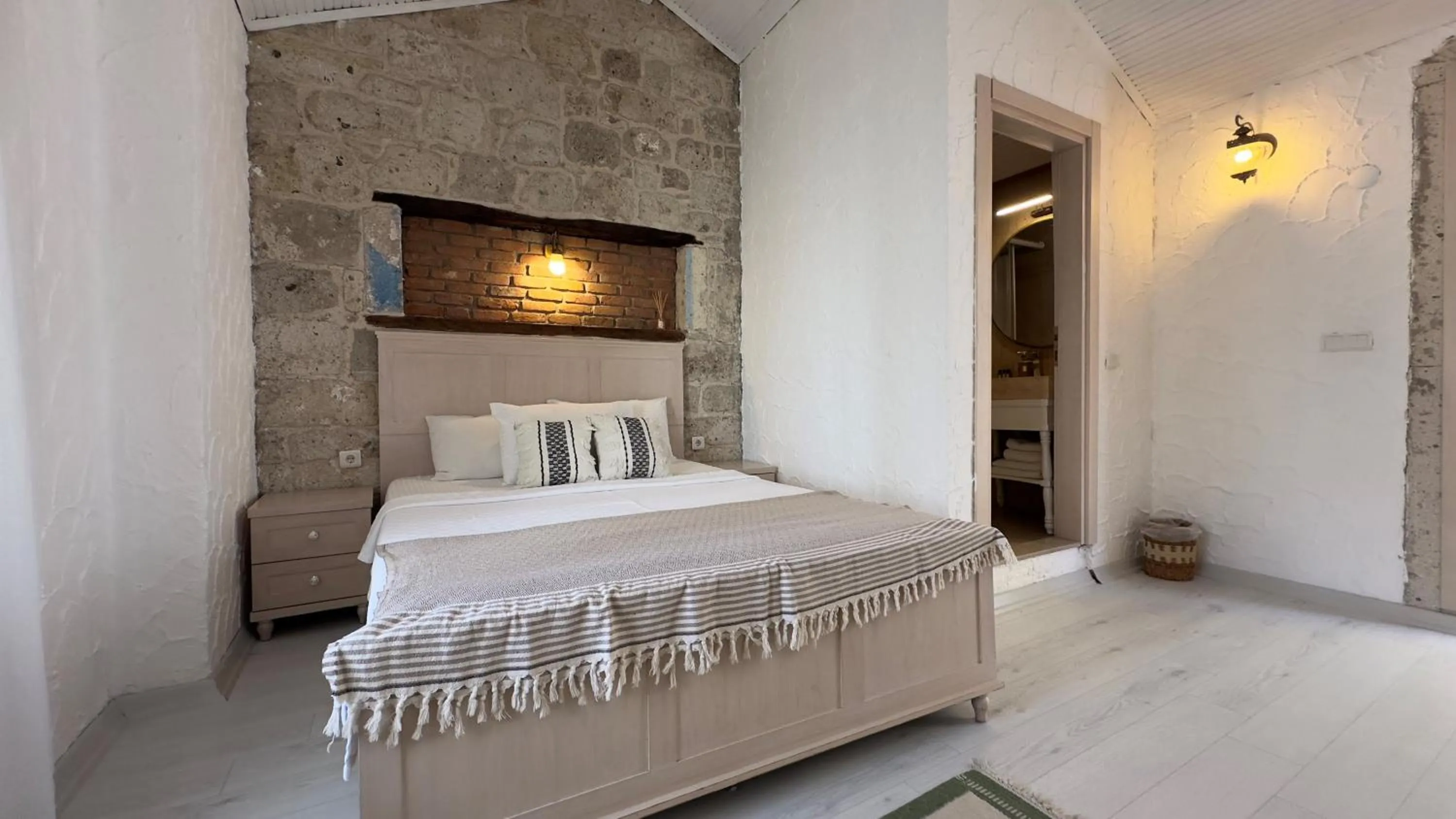 Photo of the whole room in Aliko Hotel