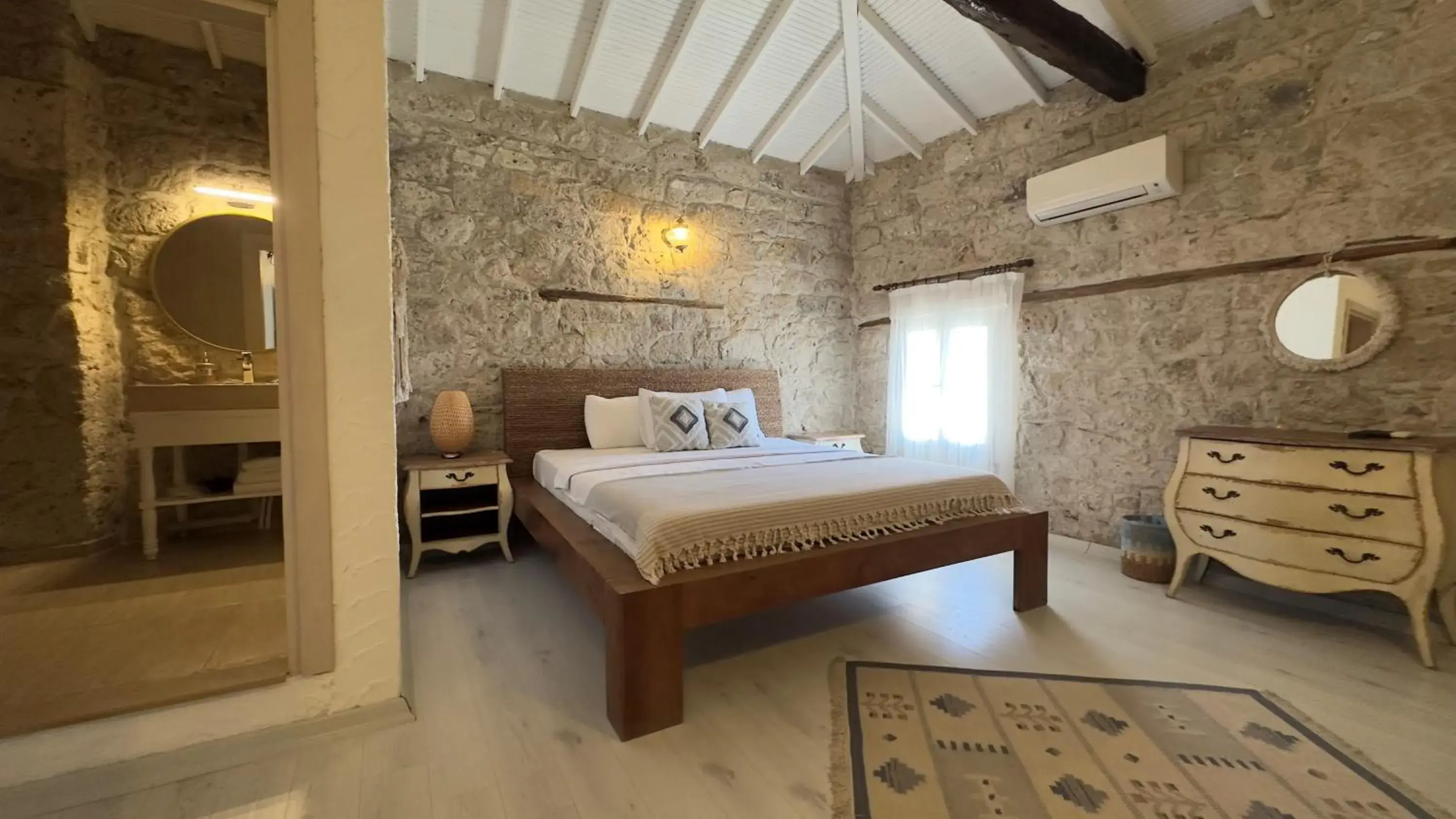 Deluxe Double Room in Aliko Hotel Deluxe Double Room in Aliko Hotel