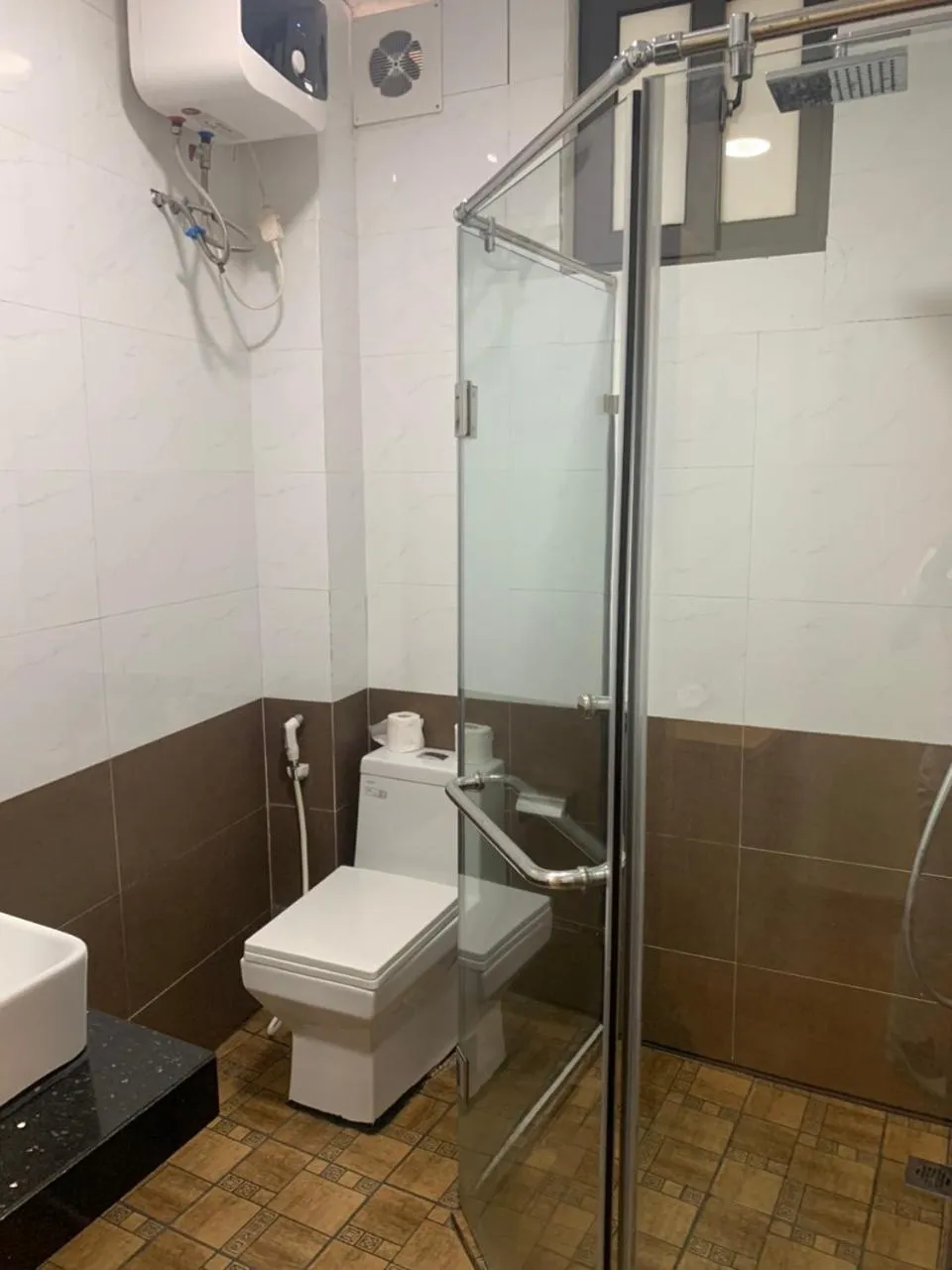 Valley Hotel &Travel