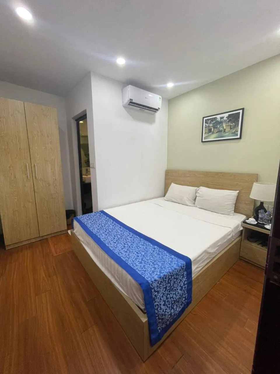 Bed in Valley Hotel &Travel