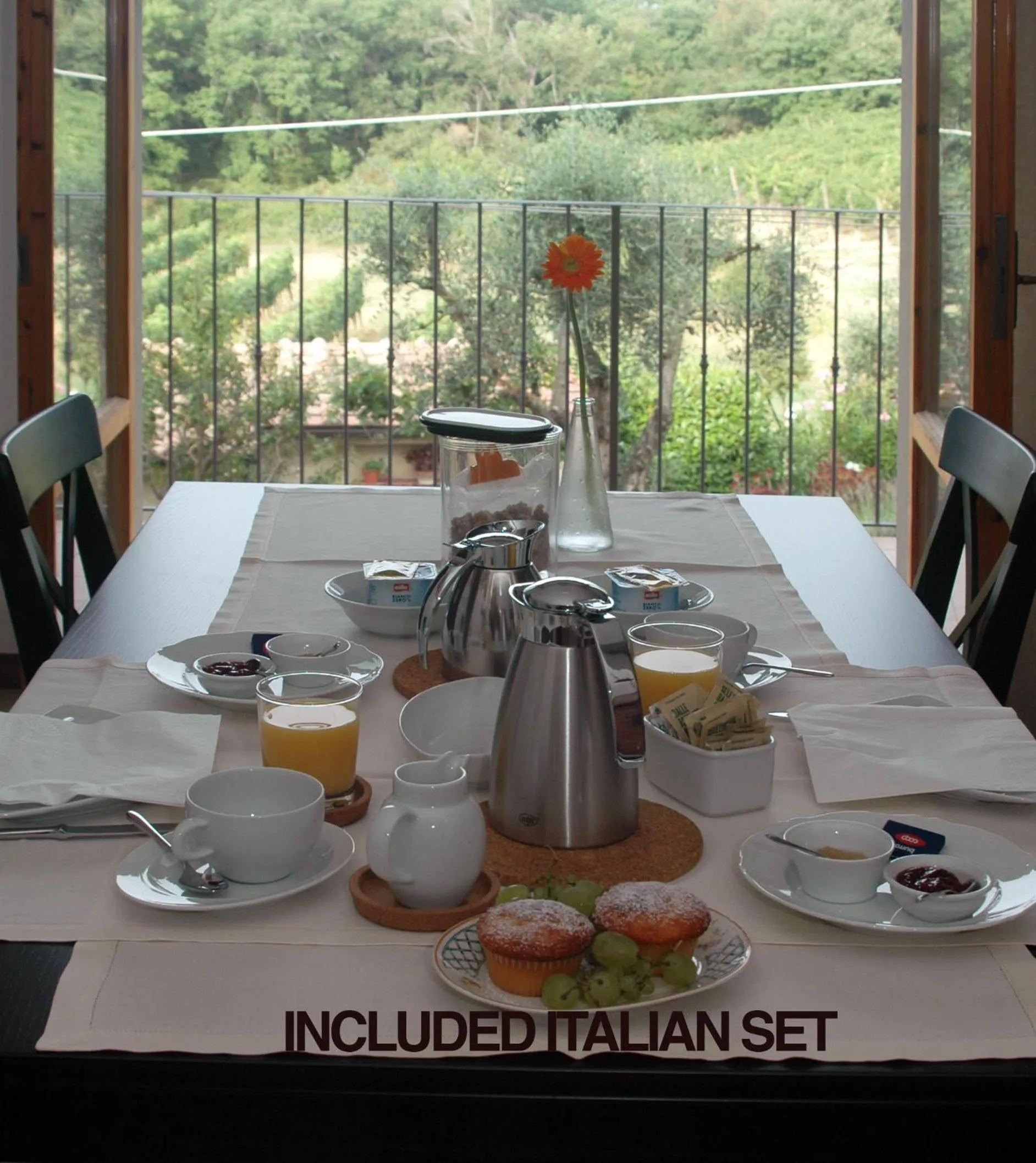 Italian breakfast in B&B Casa Certosa