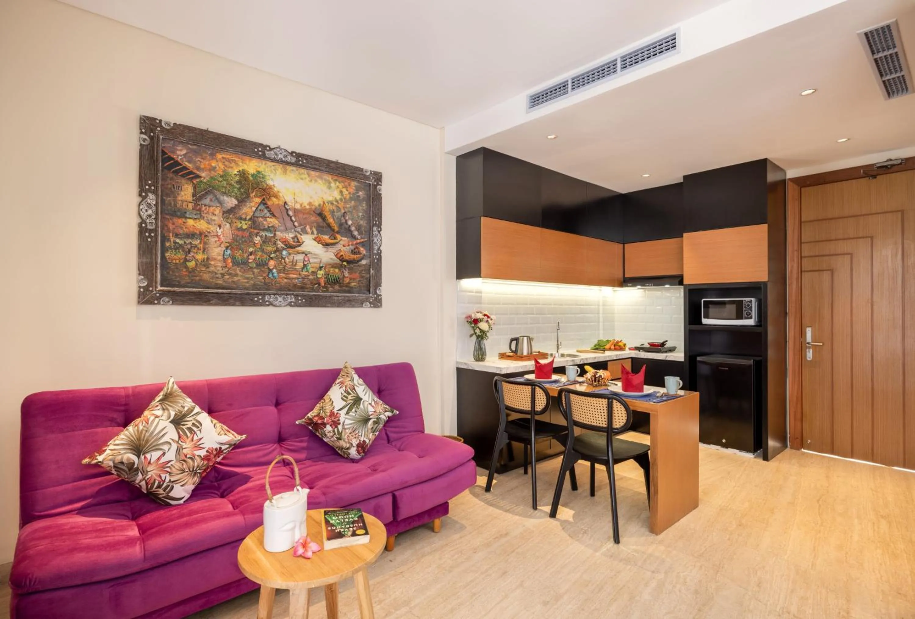 Kitchen or kitchenette in Mokko Suites Batubelig