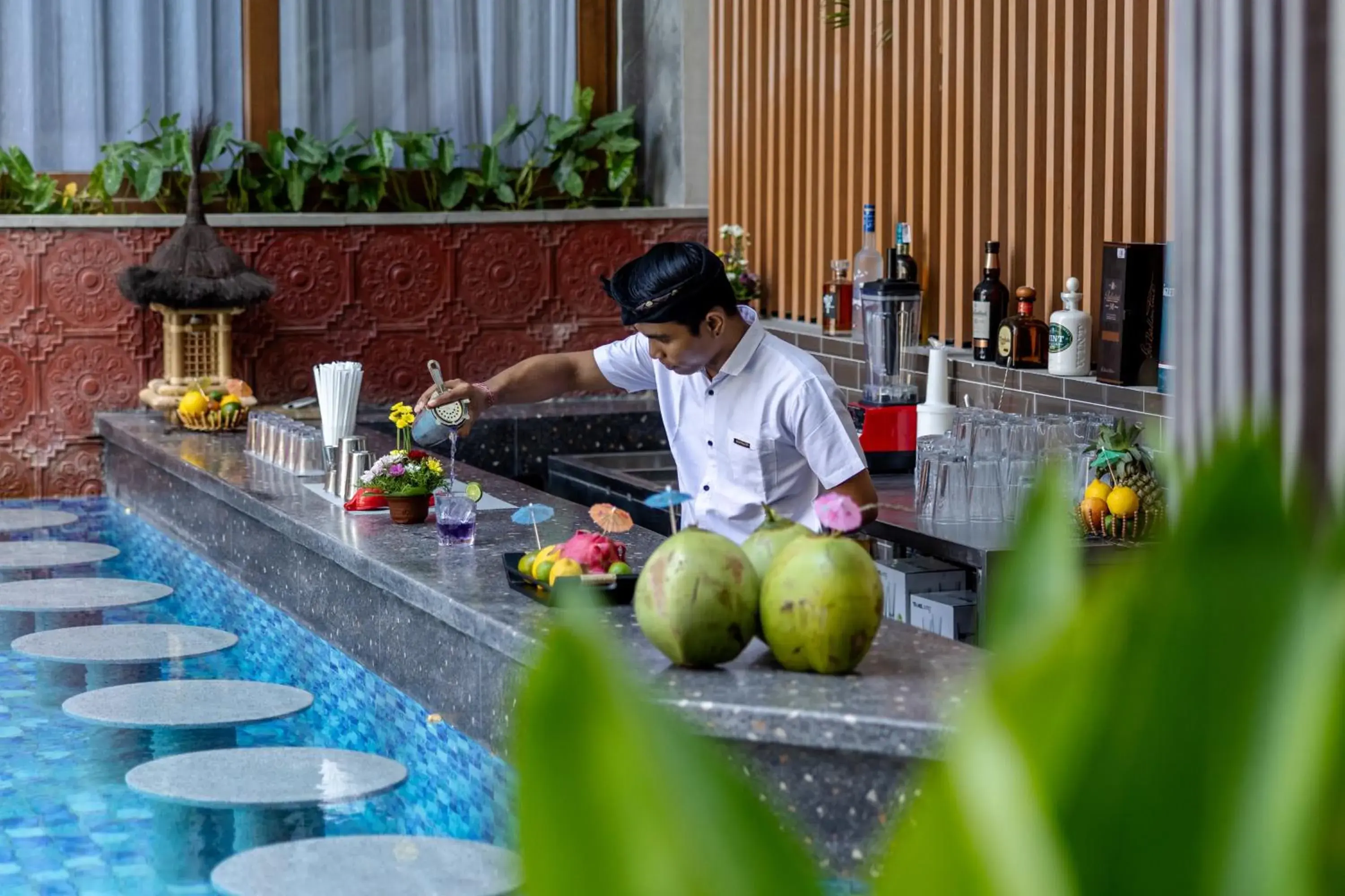 Swimming pool in Mokko Suites Batubelig Swimming pool in Mokko Suites Batubelig