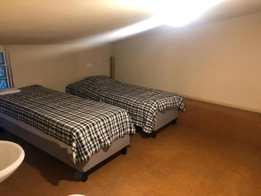 Bed in Kotimaailma - Iso ja viihtyisä omakotitalo saunalla 9 henkilölle