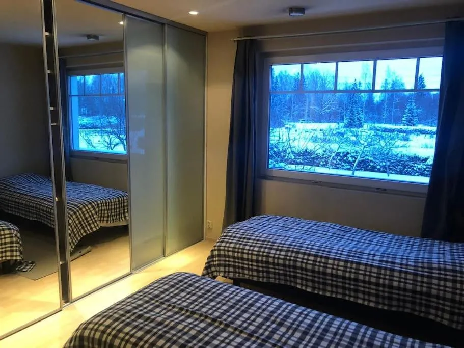 Bed in Kotimaailma - Iso ja viihtyisä omakotitalo saunalla 9 henkilölle