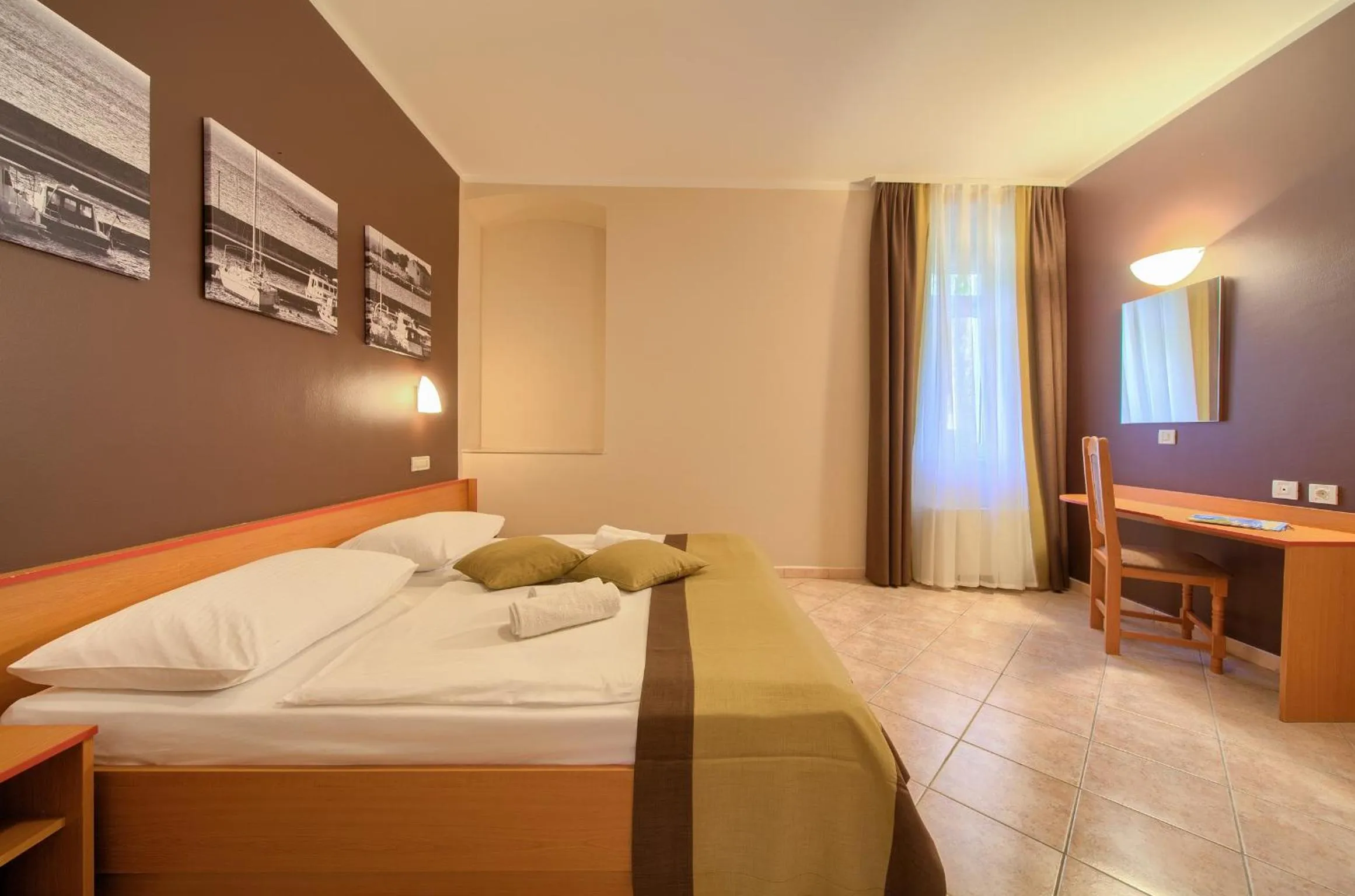 Bed in Villa Tamaris - Hotel Resort Dražica