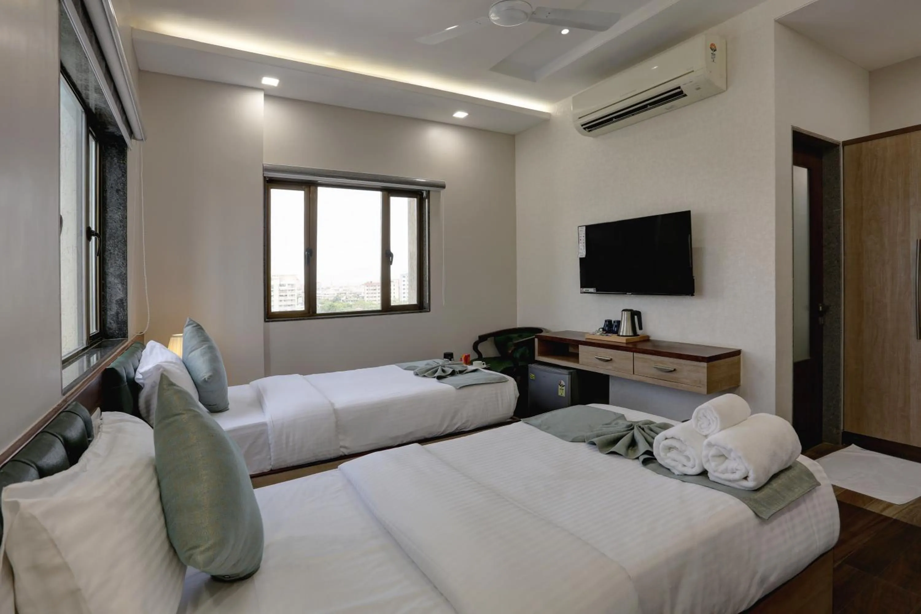 Bedroom, Bed in Hotel Ozone Inn Colaba