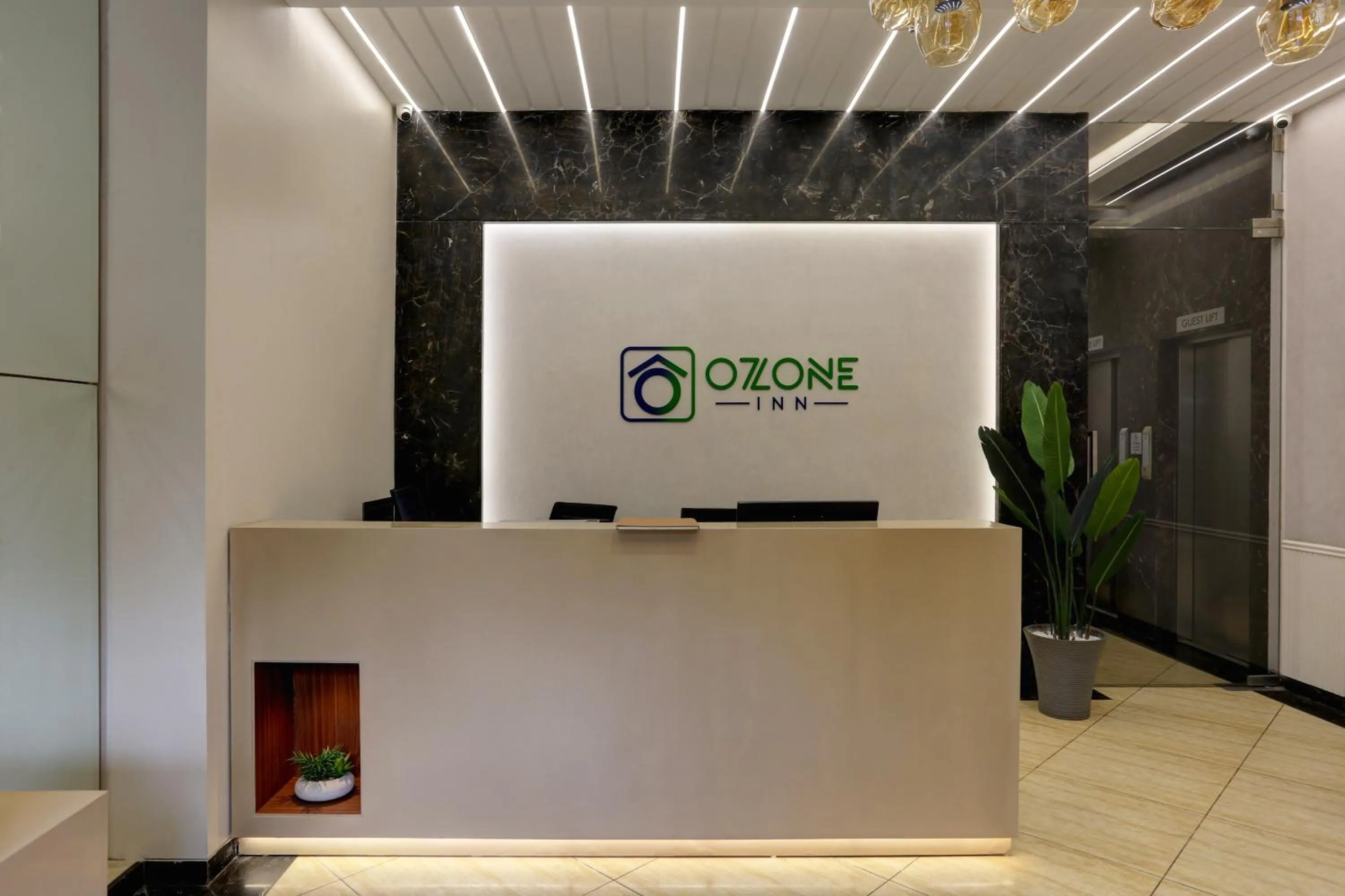 Lobby or reception in Hotel Ozone Inn Colaba