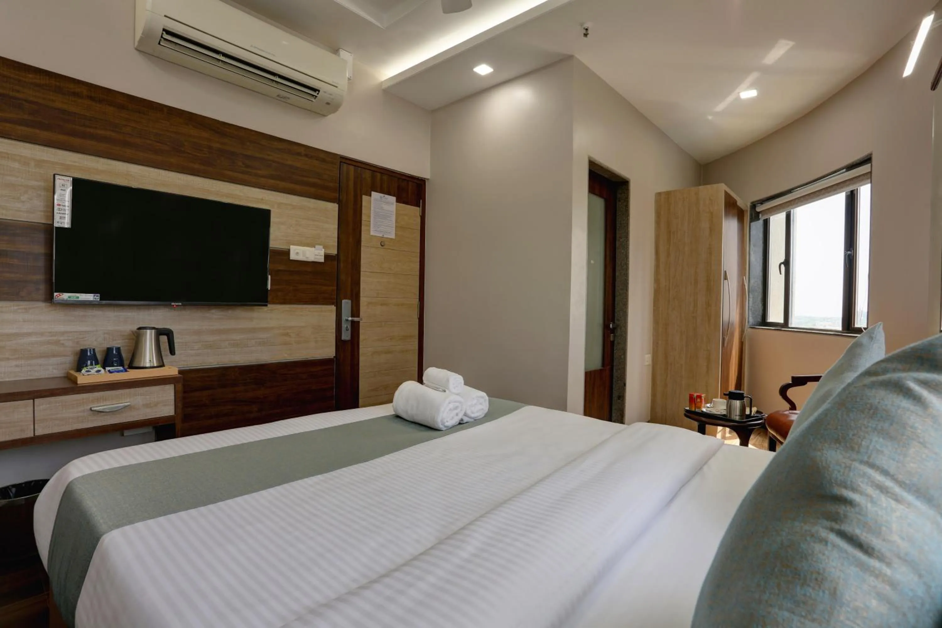 Bedroom, Bed in Hotel Ozone Inn Colaba