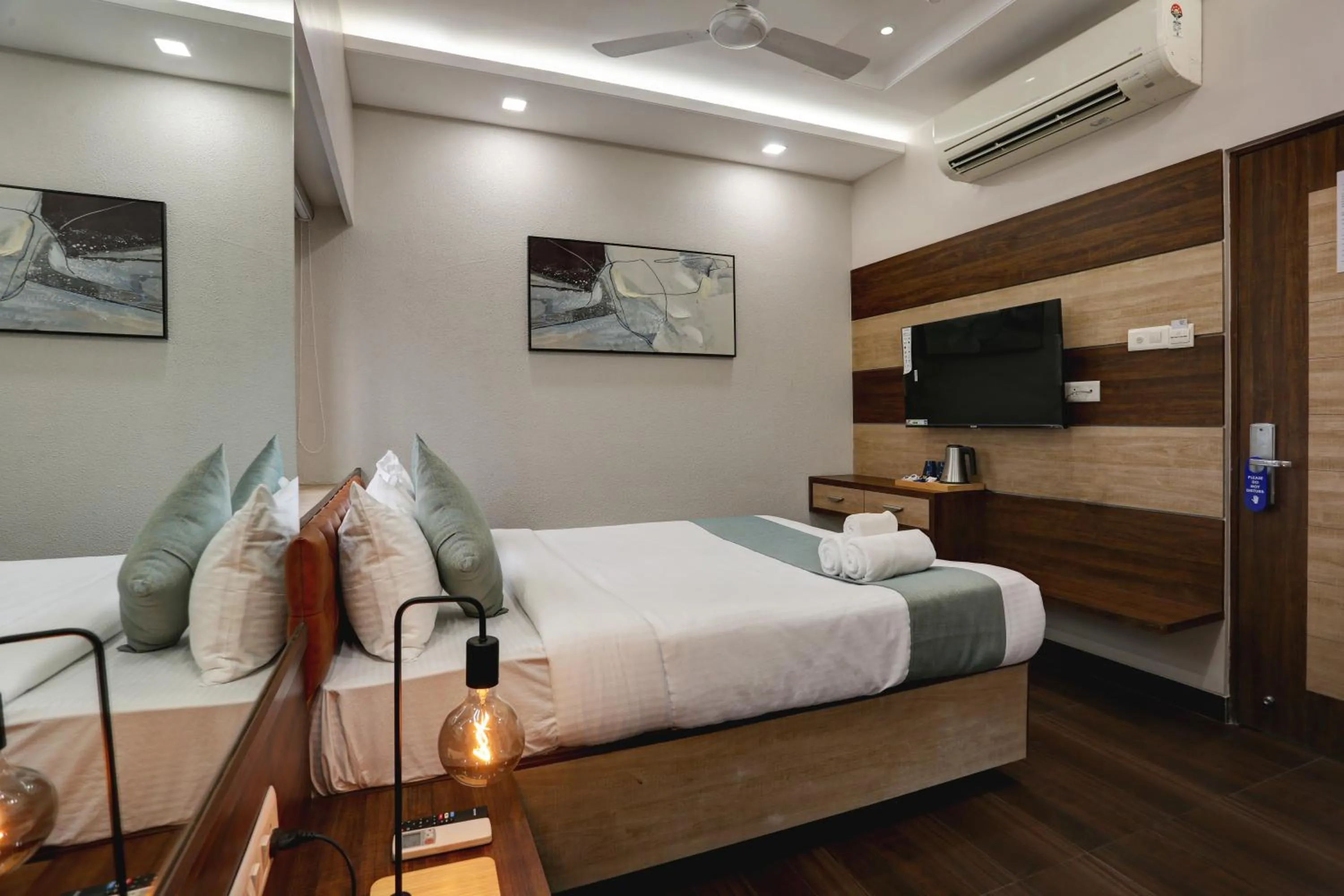 Bed in Hotel Ozone Inn Colaba