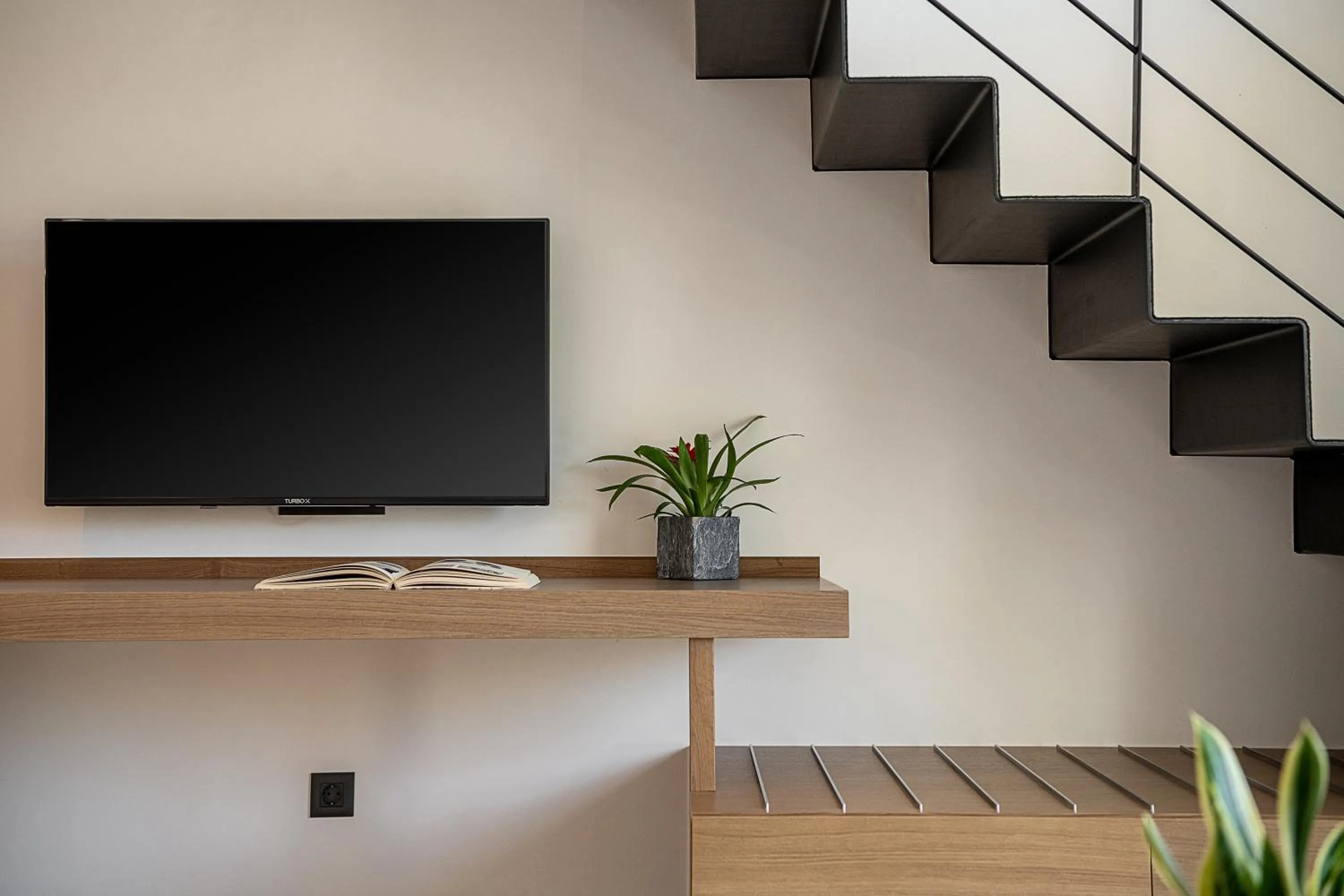 TV and multimedia in Inea Sole Boutique Hotel