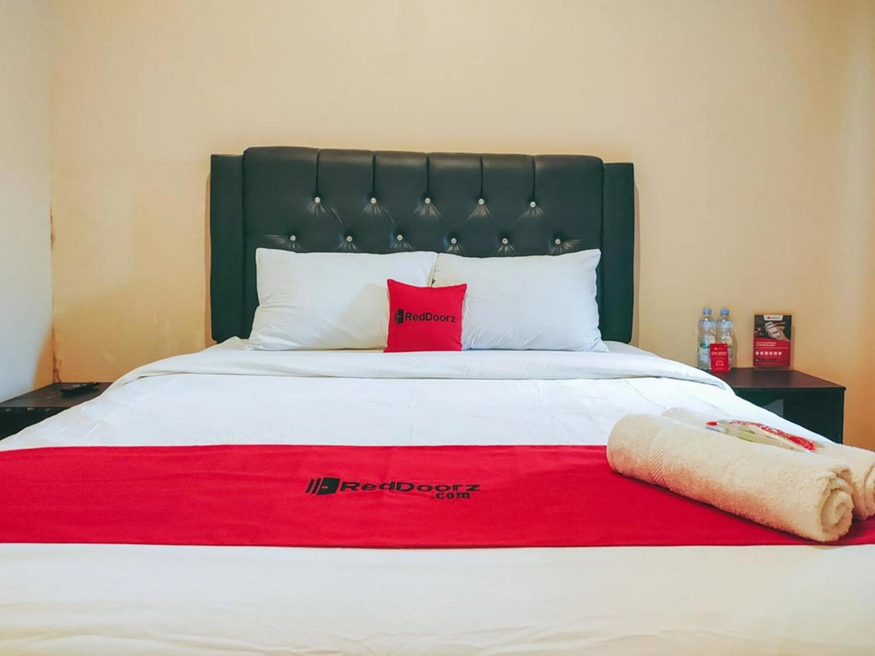 Bed in RedDoorz Syariah near Lippo Plaza Sidoarjo