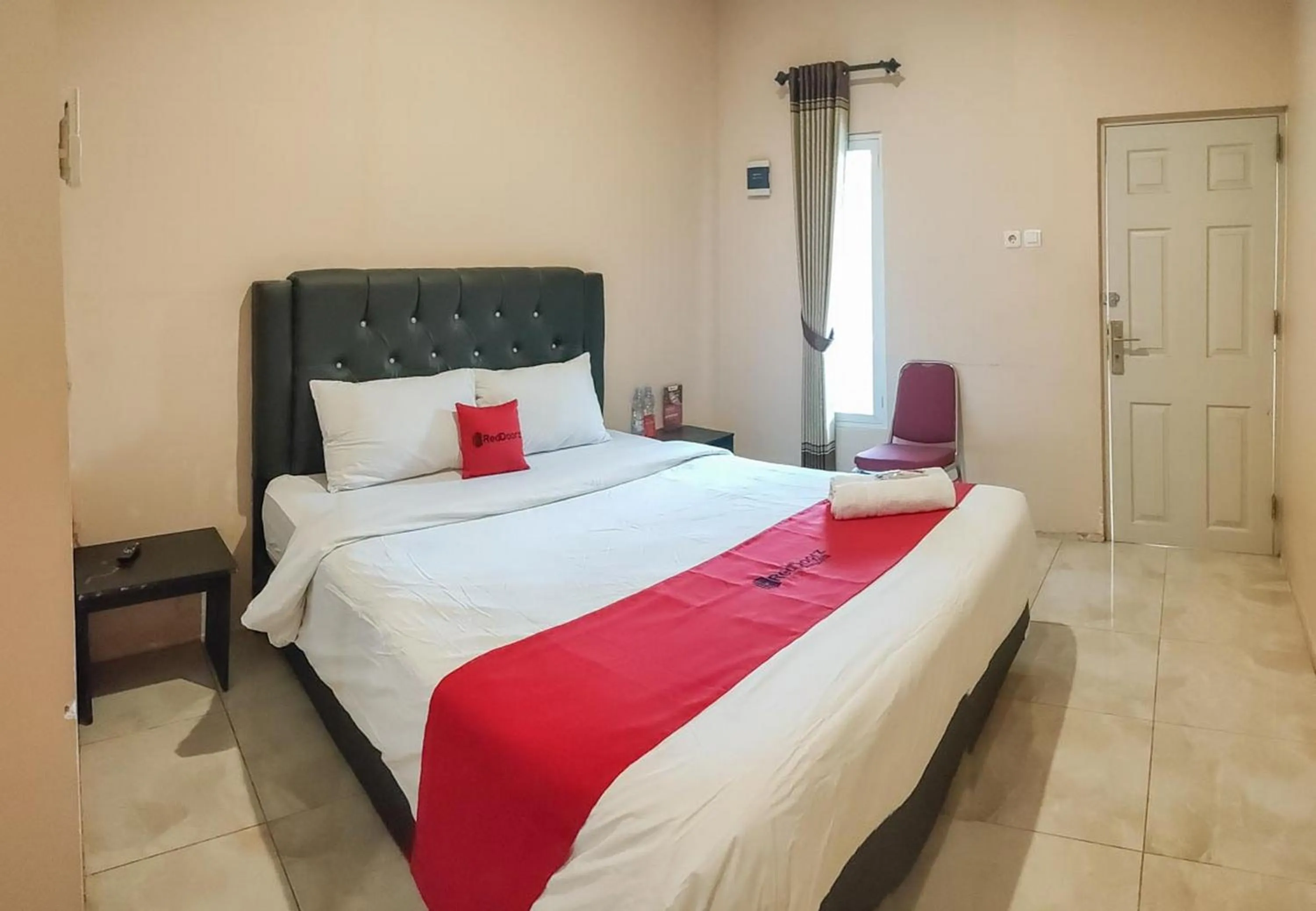 Bed in RedDoorz Syariah near Lippo Plaza Sidoarjo