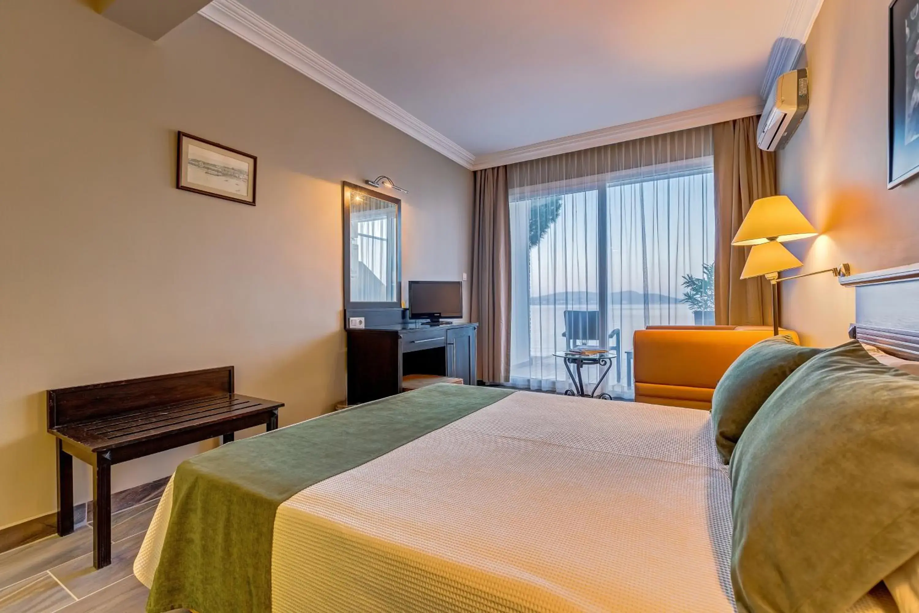 Photo of the whole room, Bed in Cunda Hotel Photo of the whole room, Bed in Cunda Hotel