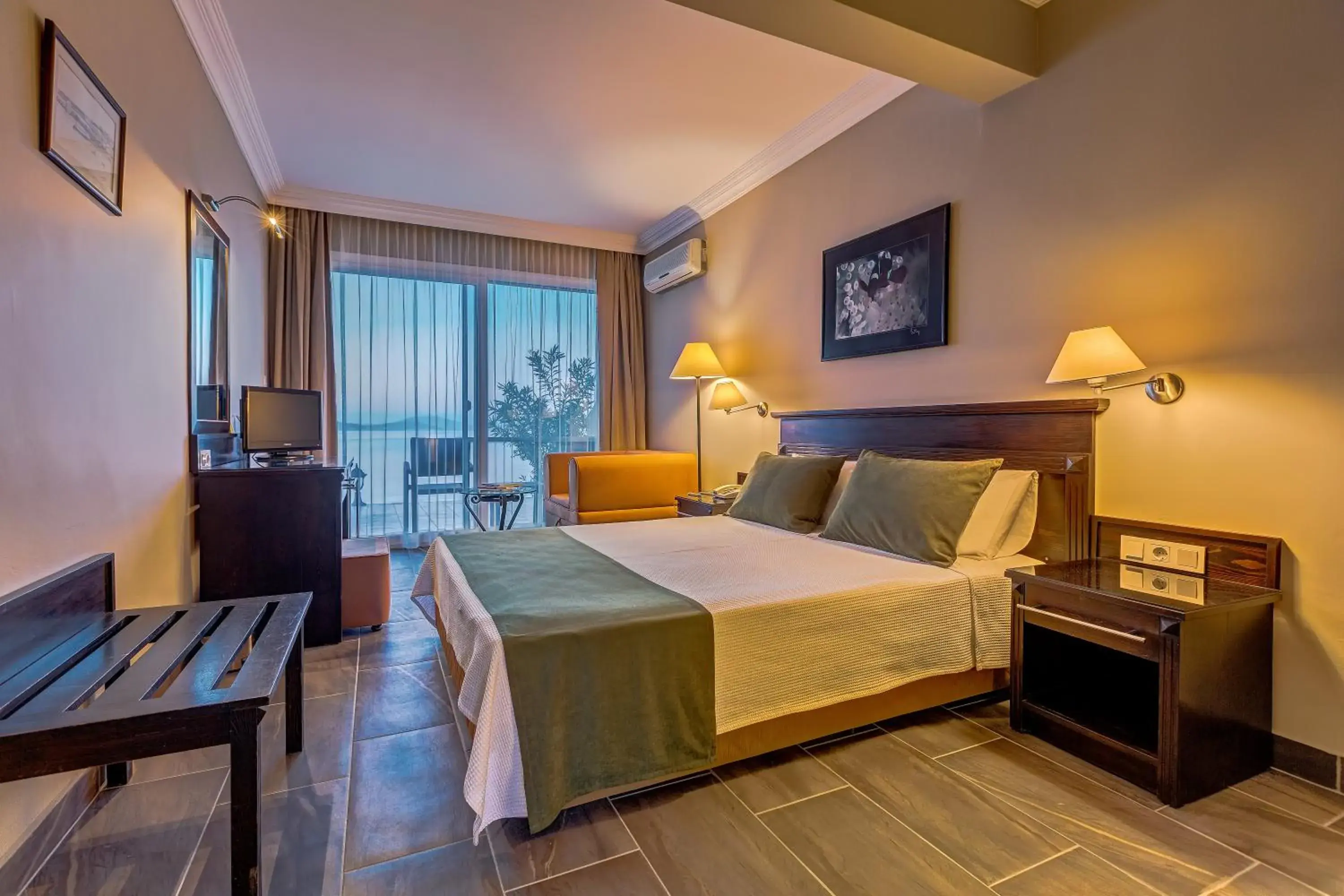 Double or Twin Room with Sea View in Cunda Hotel Double or Twin Room with Sea View in Cunda Hotel