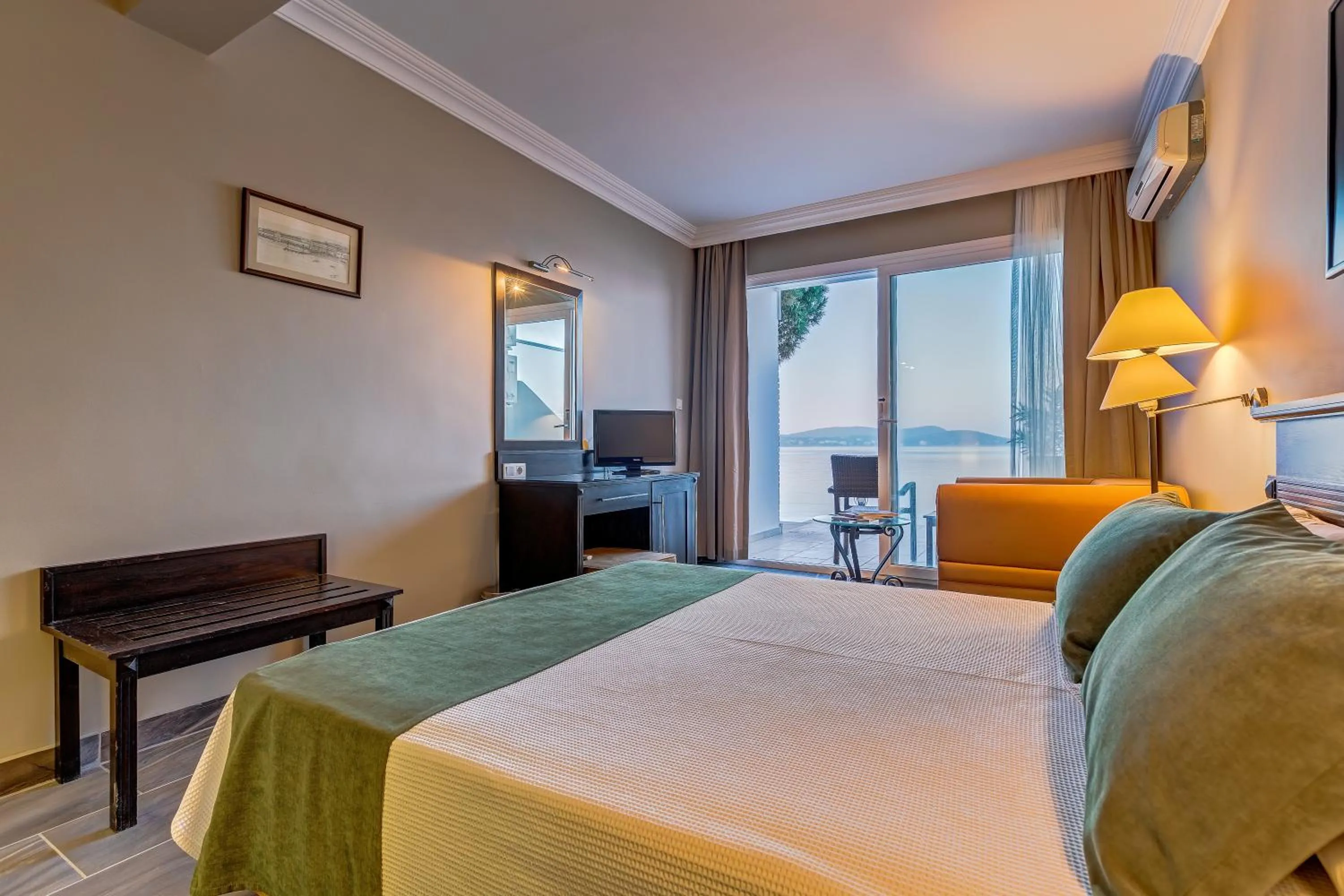 Day, Bed in Cunda Hotel