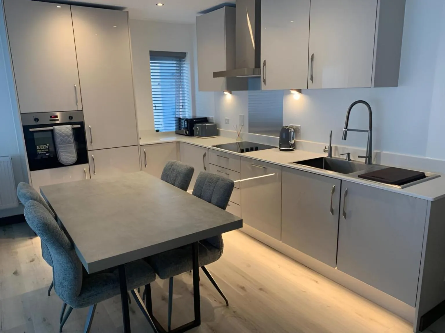 Raphvin Apex Abode - Two bedroom apartmentparking