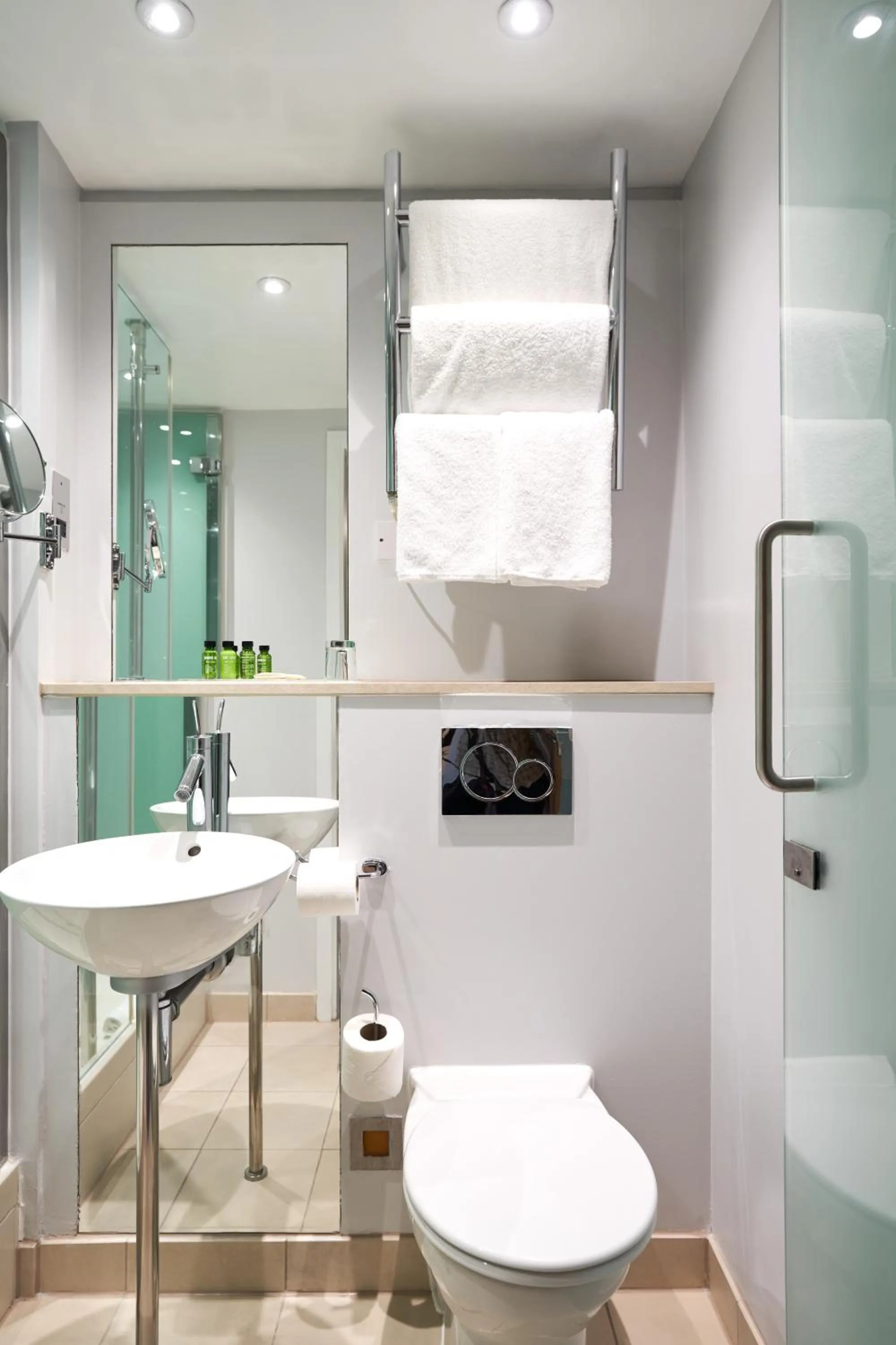 Bathroom in Thistle London Park Lane