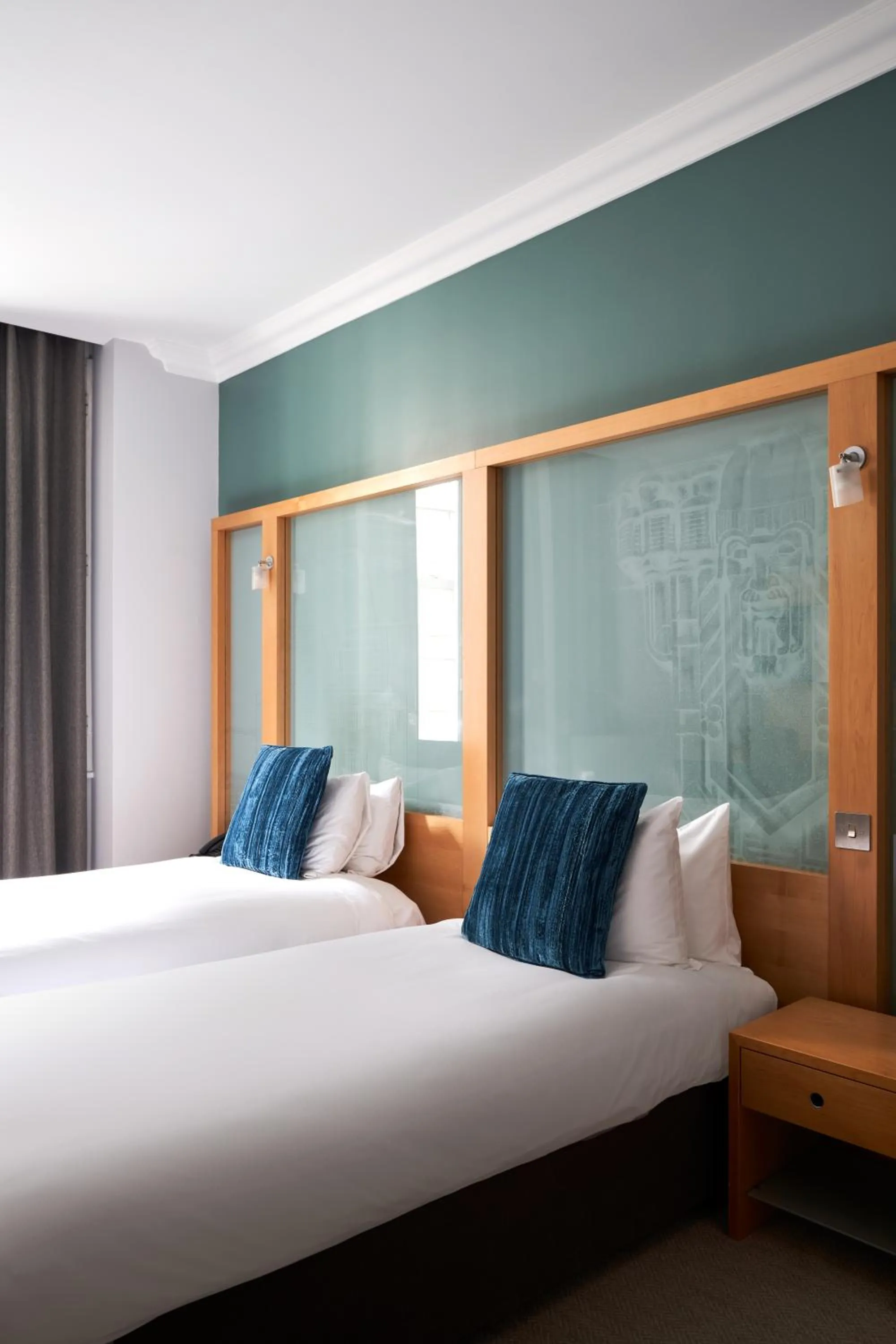 Bed in Thistle London Park Lane