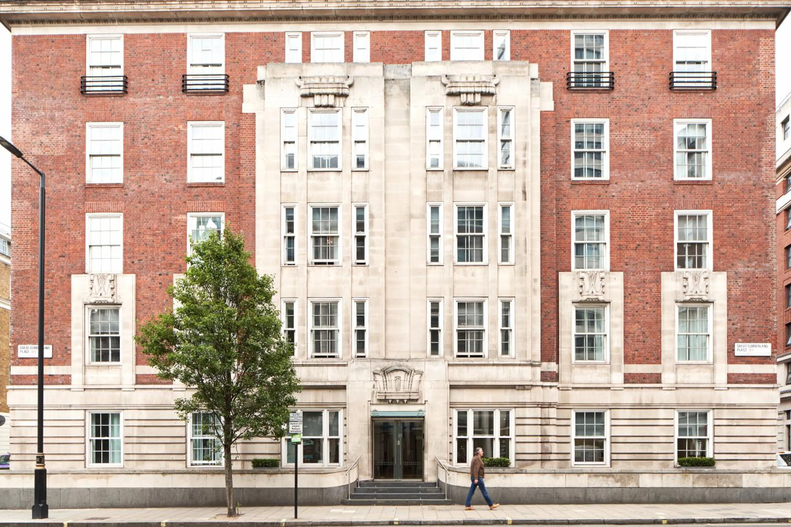 Property building in Thistle London Park Lane