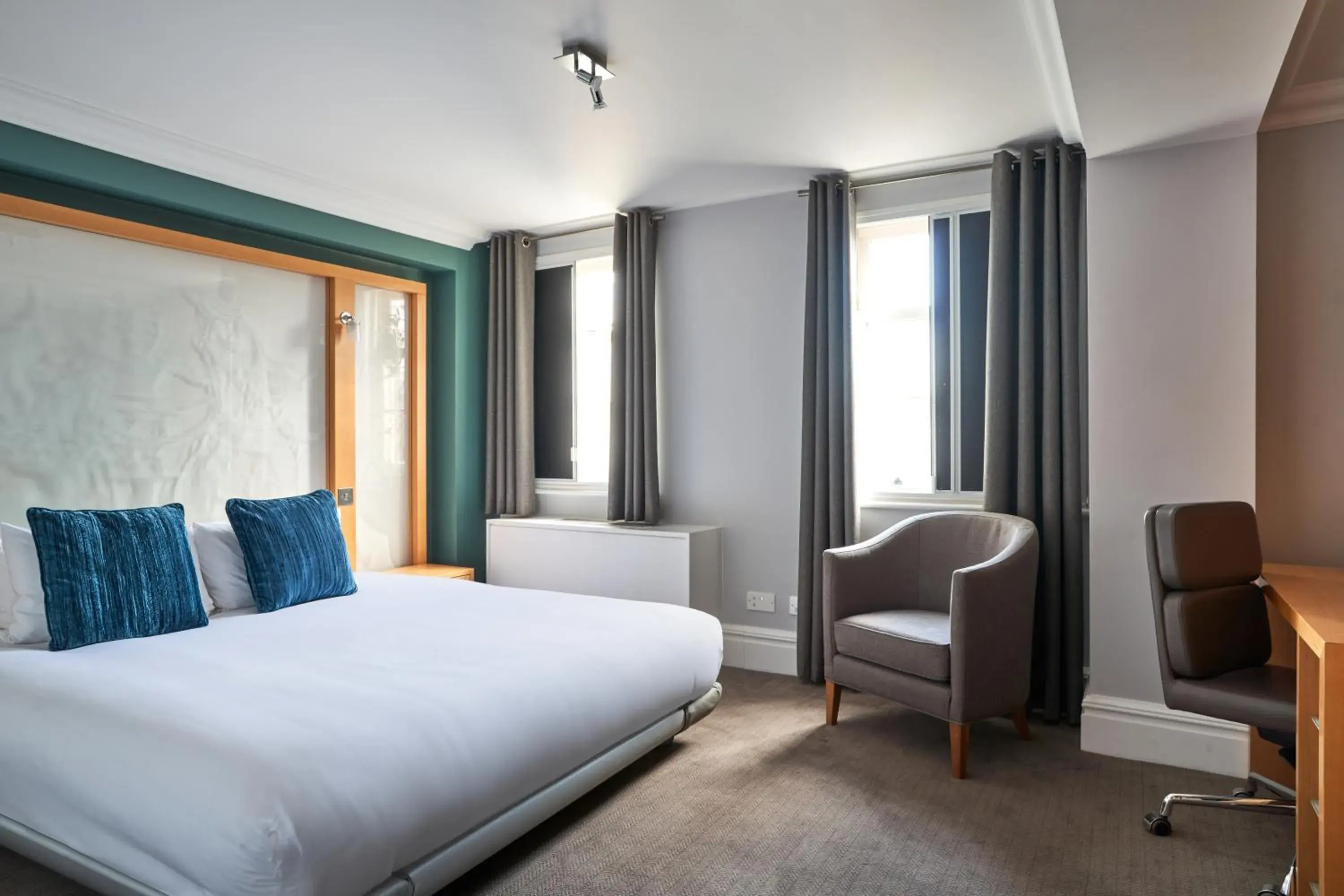 Deluxe King Room in Thistle London Park Lane Deluxe King Room in Thistle London Park Lane