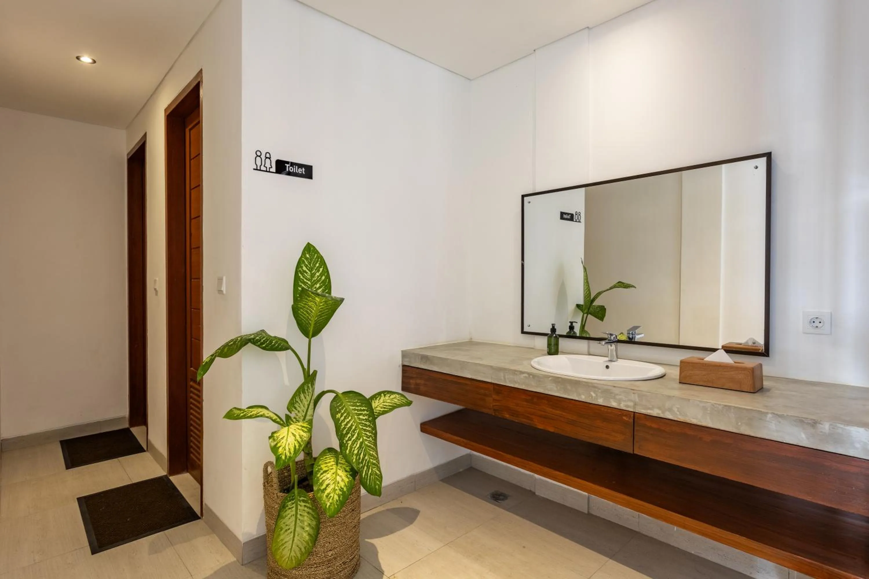 Toilet in Paripadi Studio Canggu