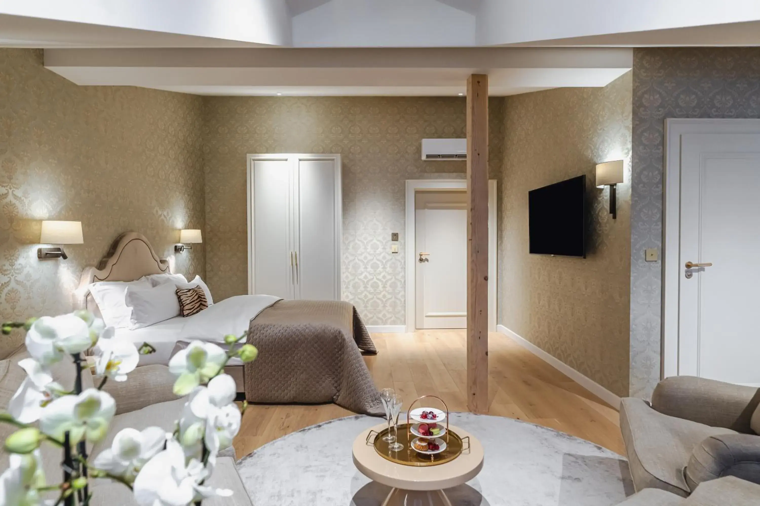 Bed in Hotel Unicus Palace Old Town - Destigo Hotels Bed in Hotel Unicus Palace Old Town - Destigo Hotels