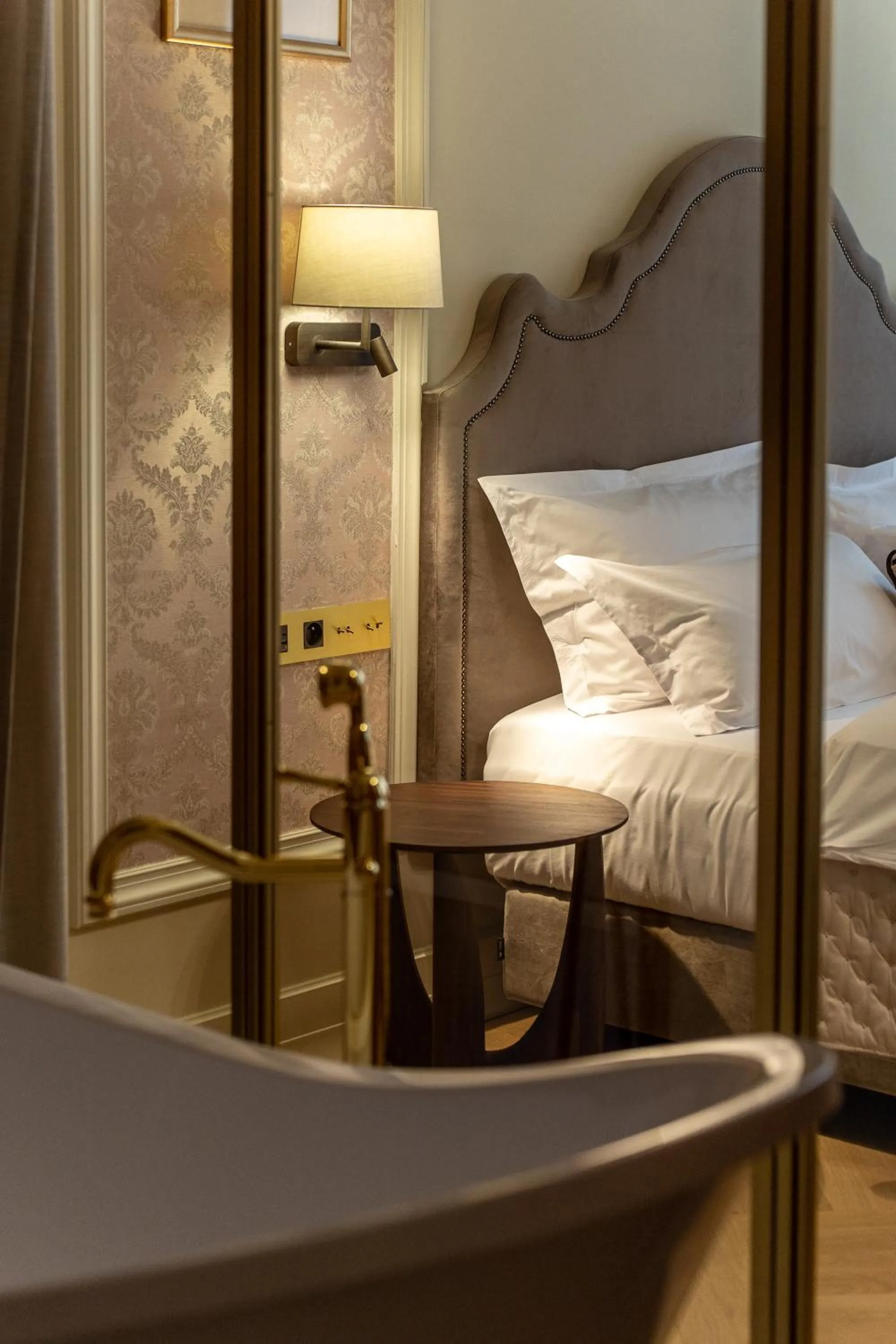 Bed in Hotel Unicus Palace Old Town - Destigo Hotels