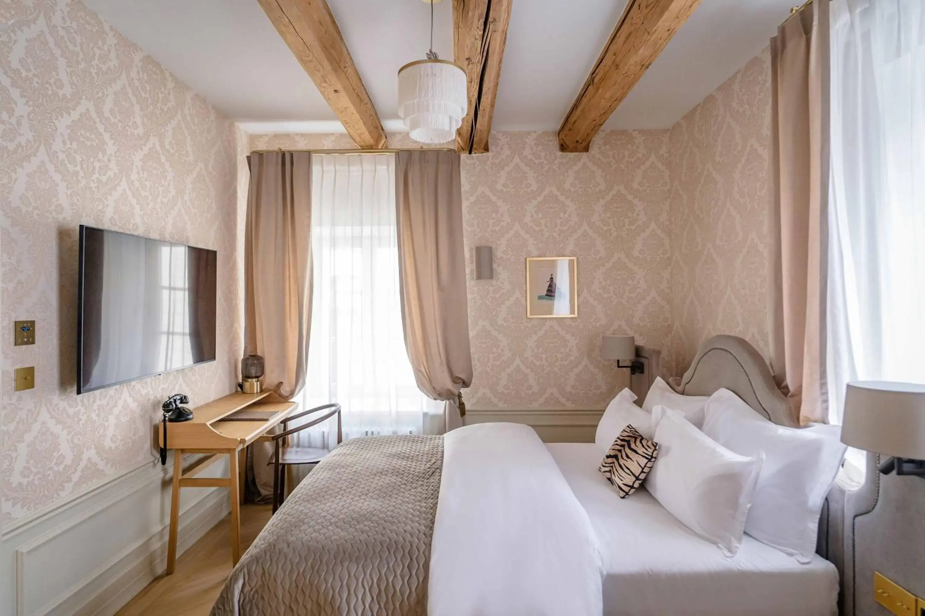 View (from property/room), Bed in Hotel Unicus Palace Old Town - Destigo Hotels View (from property/room), Bed in Hotel Unicus Palace Old Town - Destigo Hotels