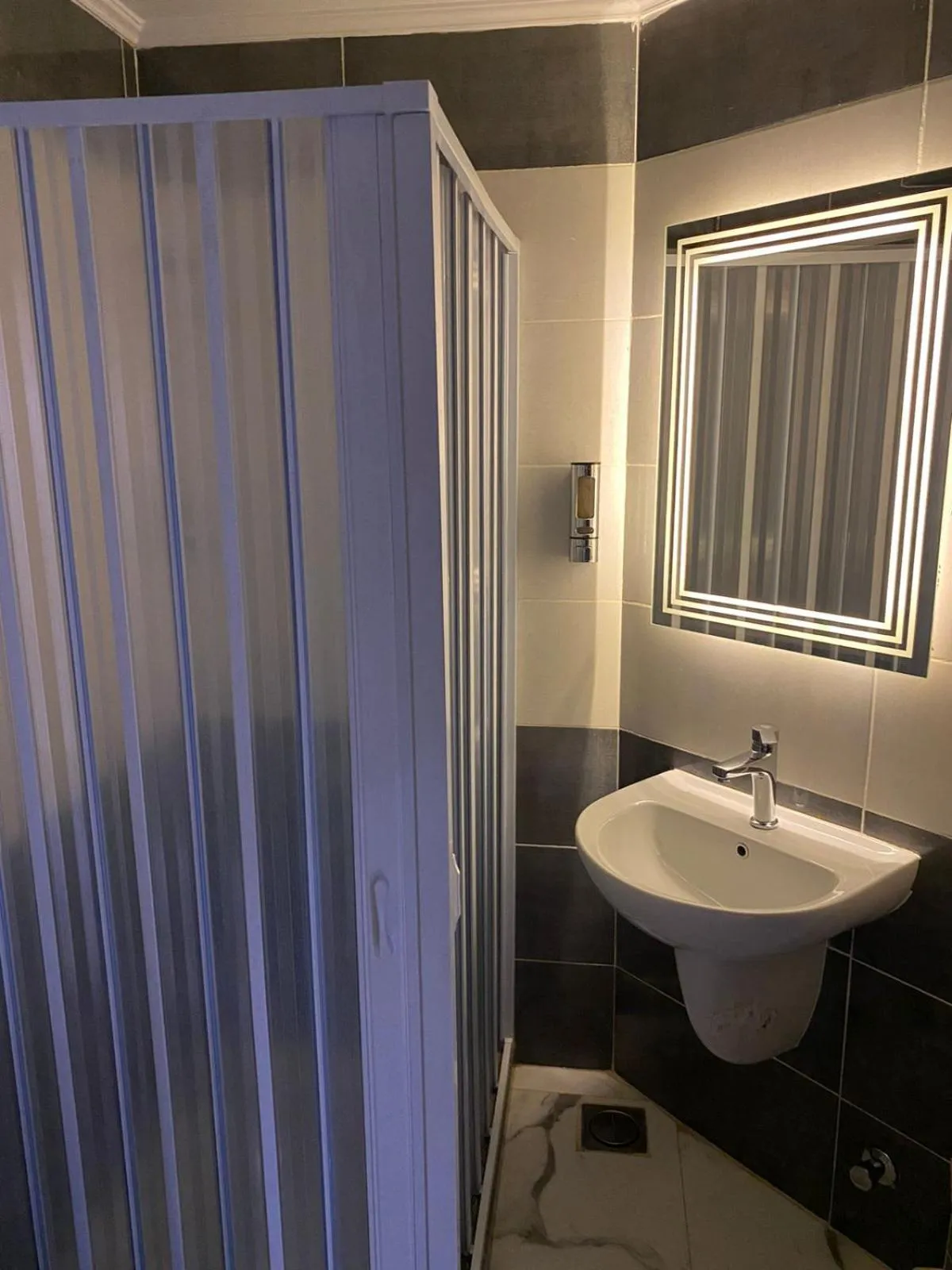 Bathroom in pyramids grand museum inn