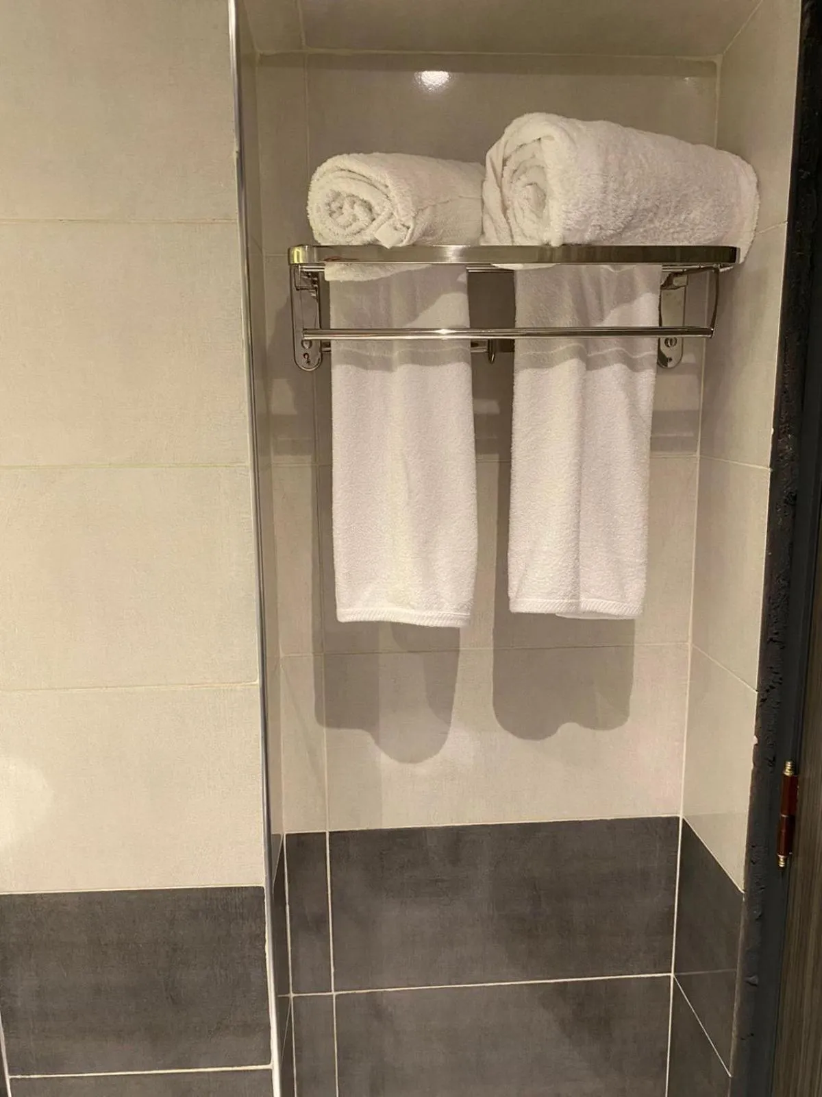 Bathroom in pyramids grand museum inn