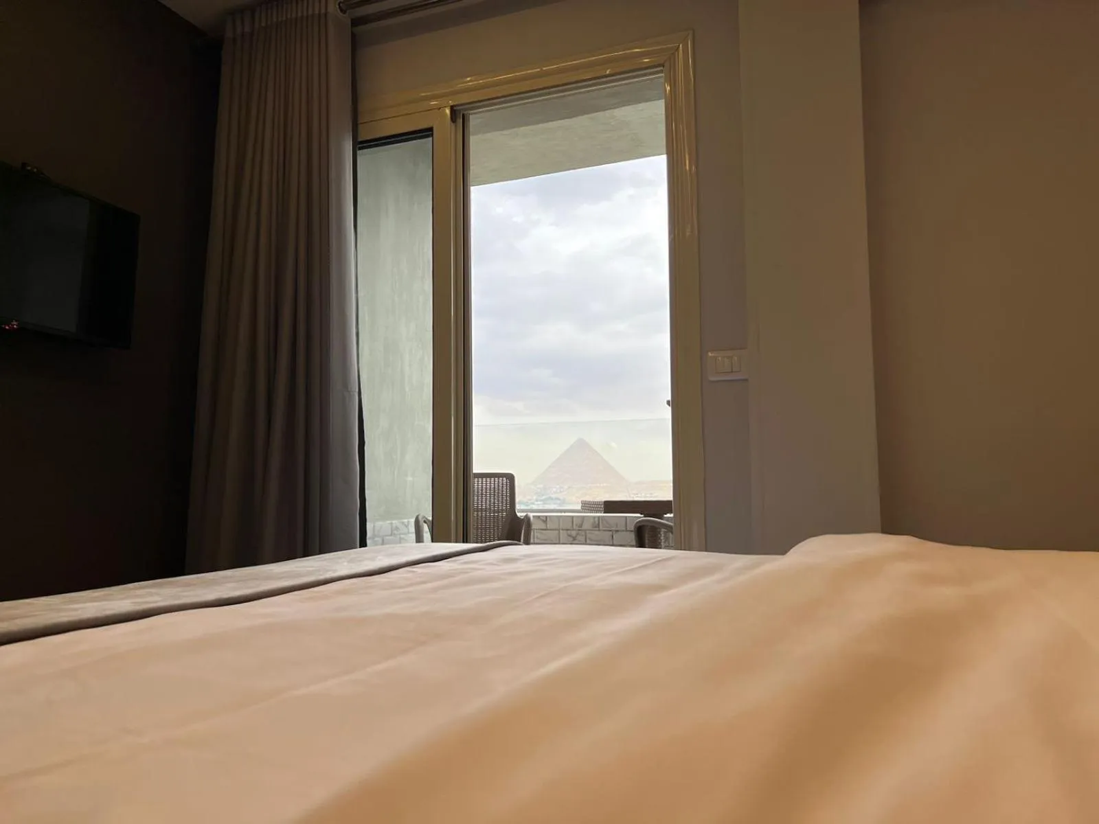 Photo of the whole room, Bed in pyramids grand museum inn