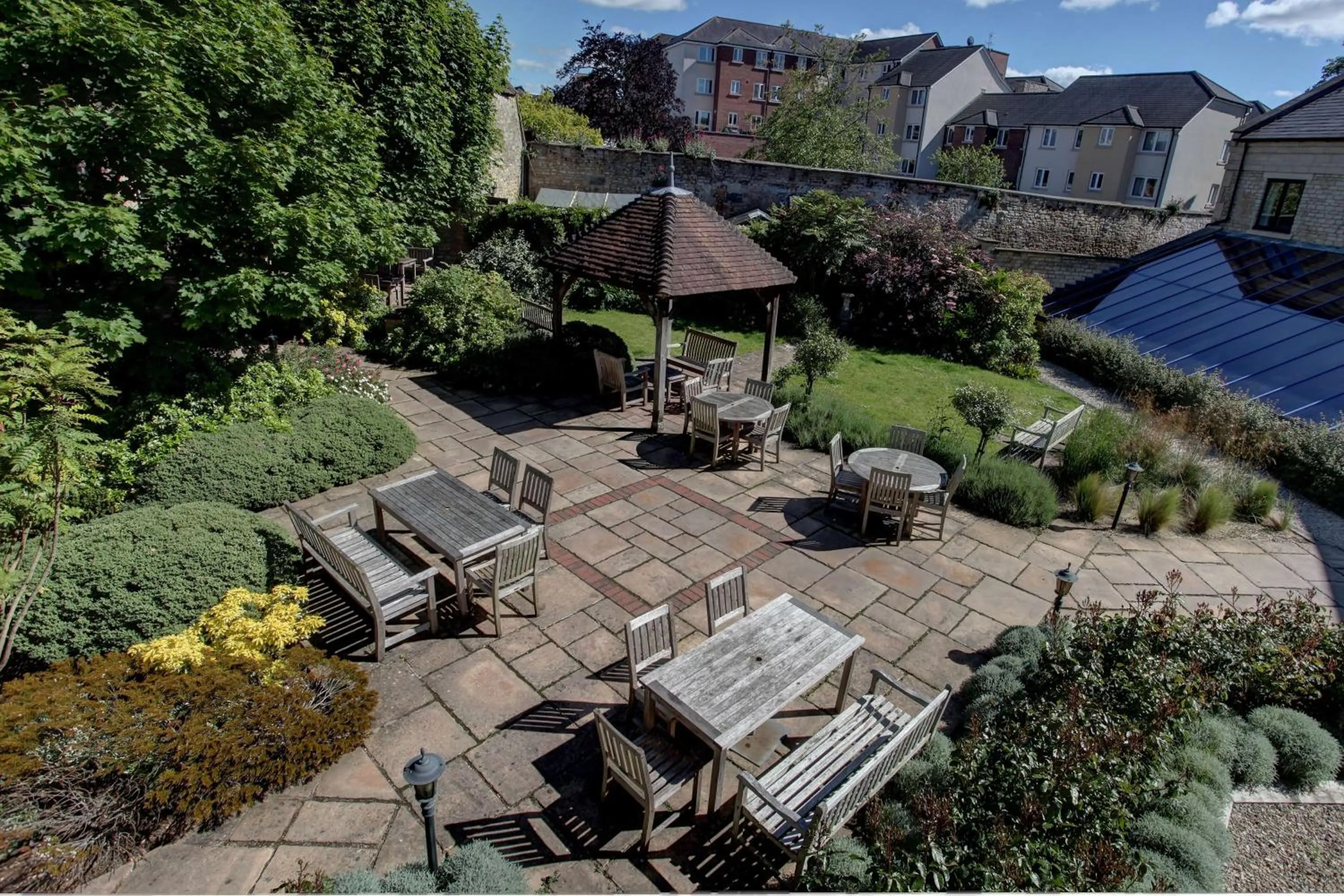 Property building in Best Western Plus Angel Hotel