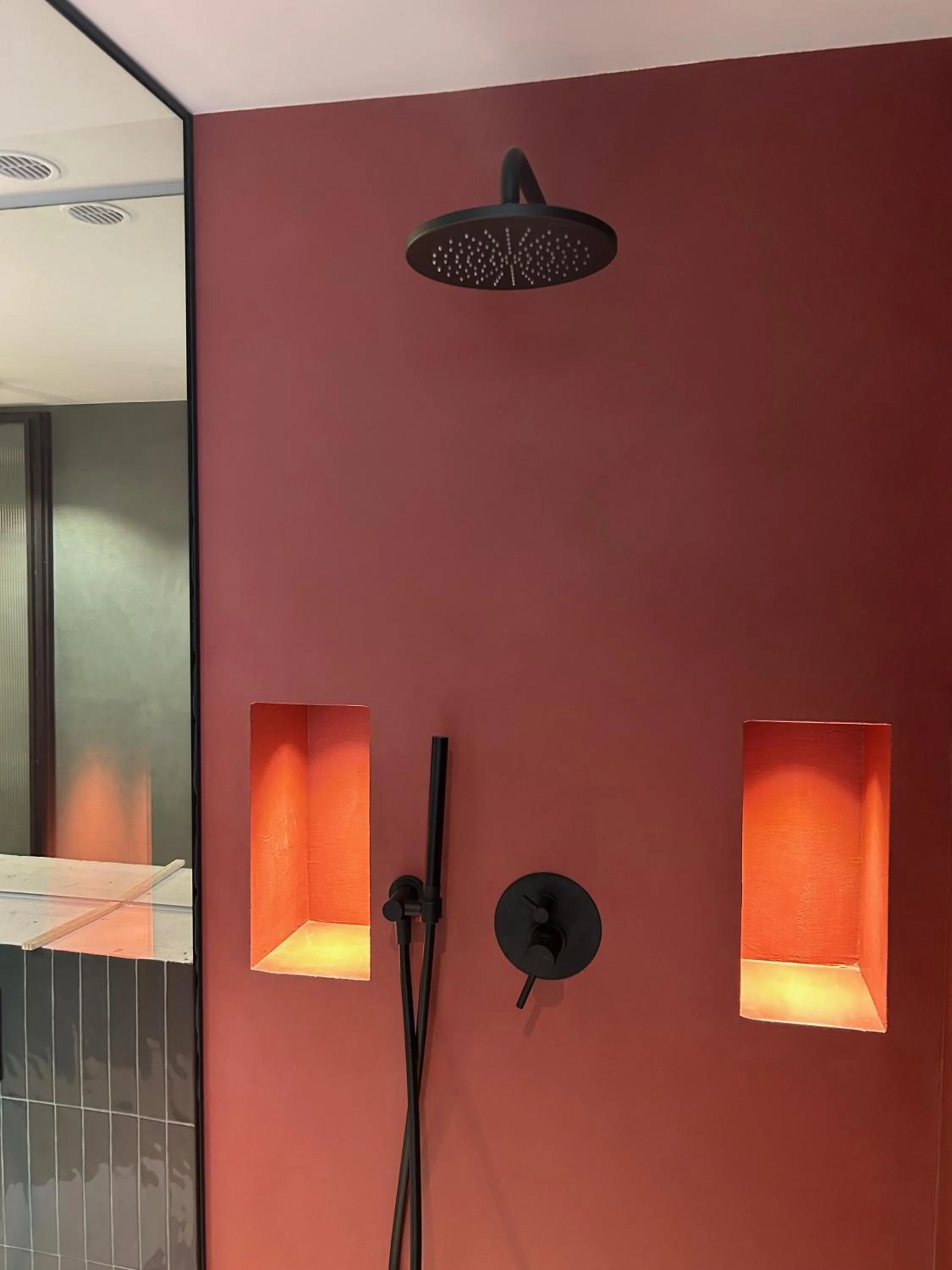 Shower in Roiss Haus Suites